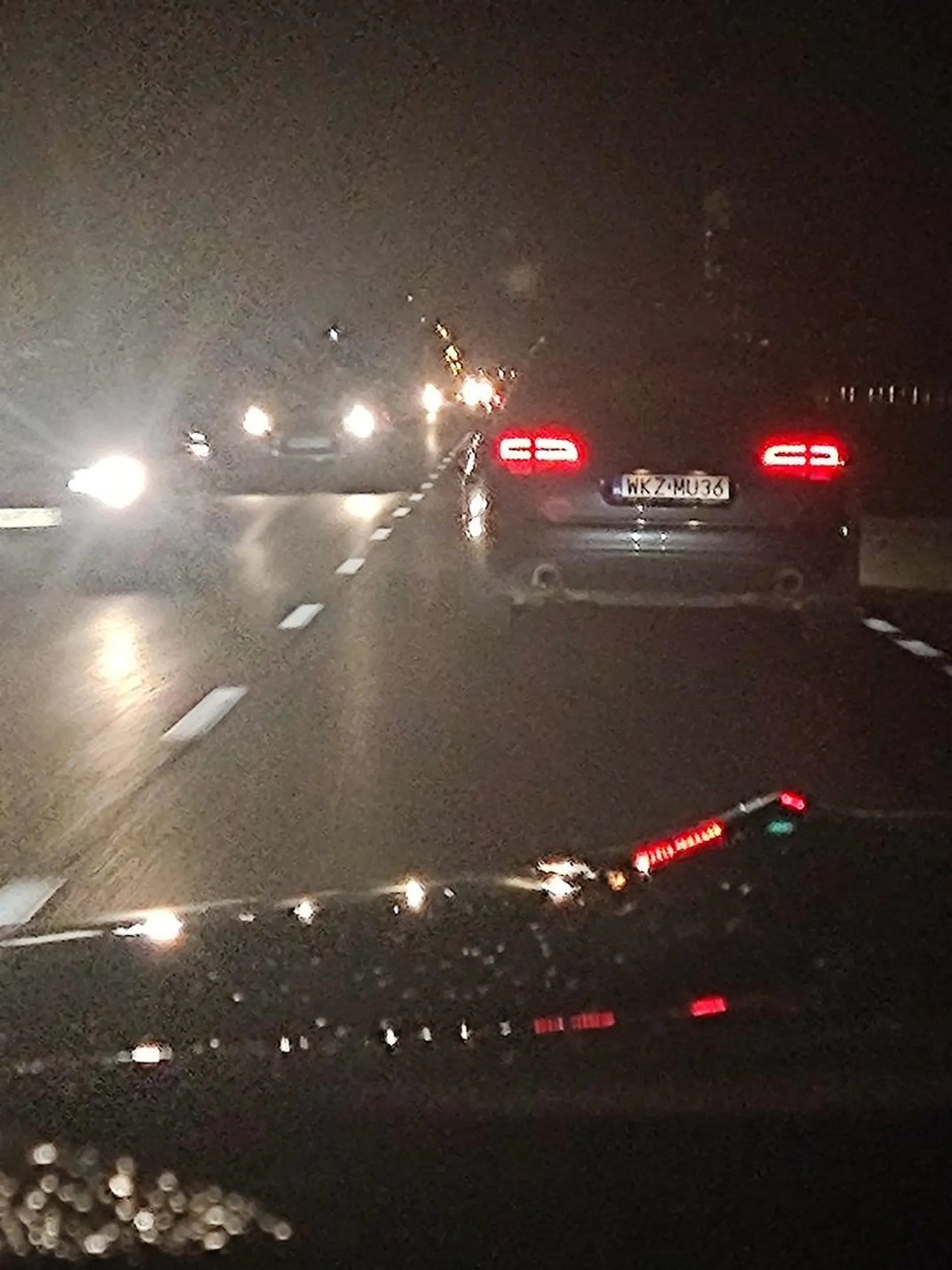 Nie polecam kierowca jest upośledzony wymusza pierwszeństwo mając pas wolny obok następnie cały czas chamuje xD. Ciesz się że mam dobry refleks i nowe zimówki bo byś już nie miał tego grata. Kierowca to 5 zero w tym kaudi