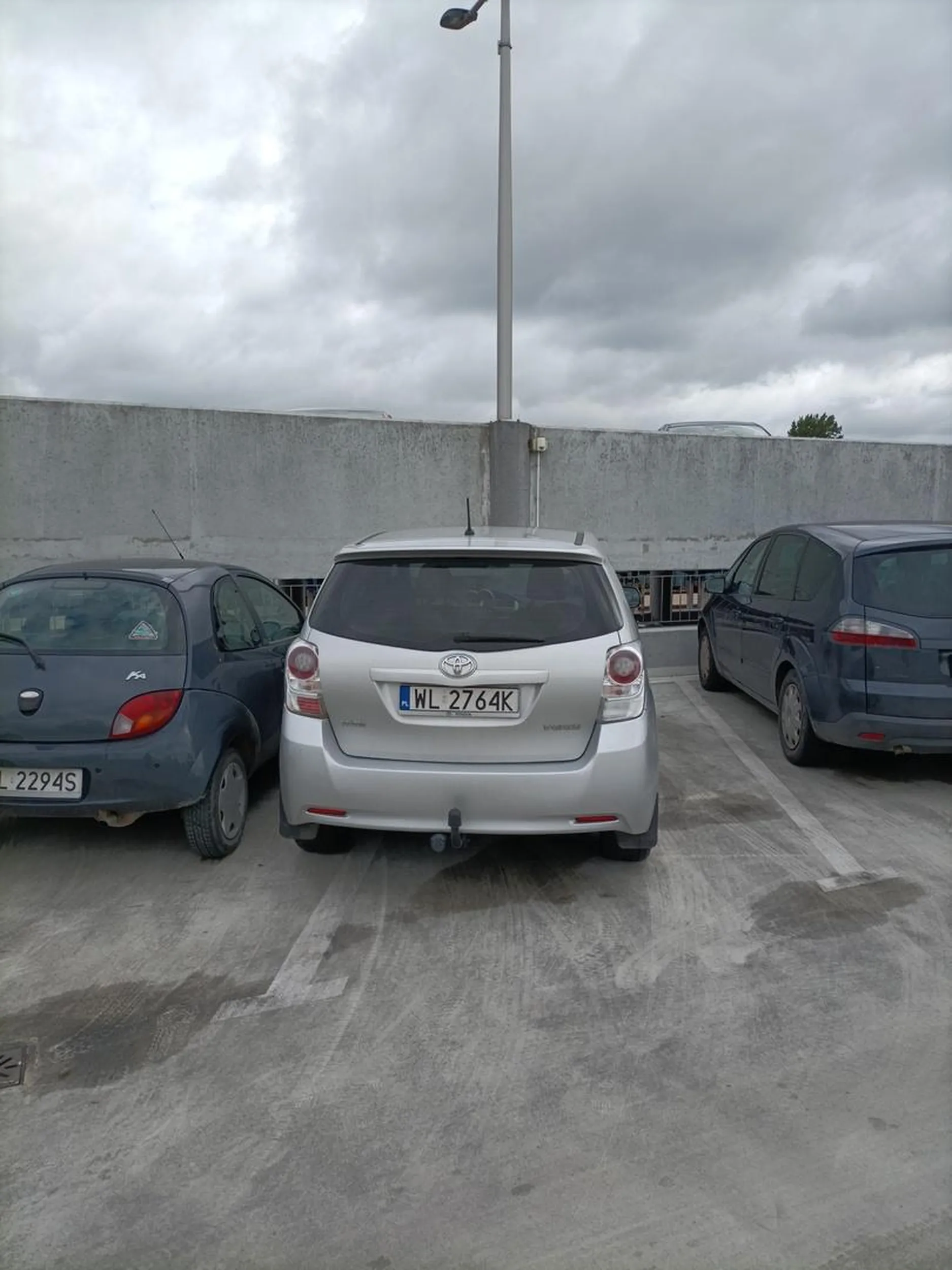 Proste zadanie miałeś.... Stanąć między dwoma kreskami