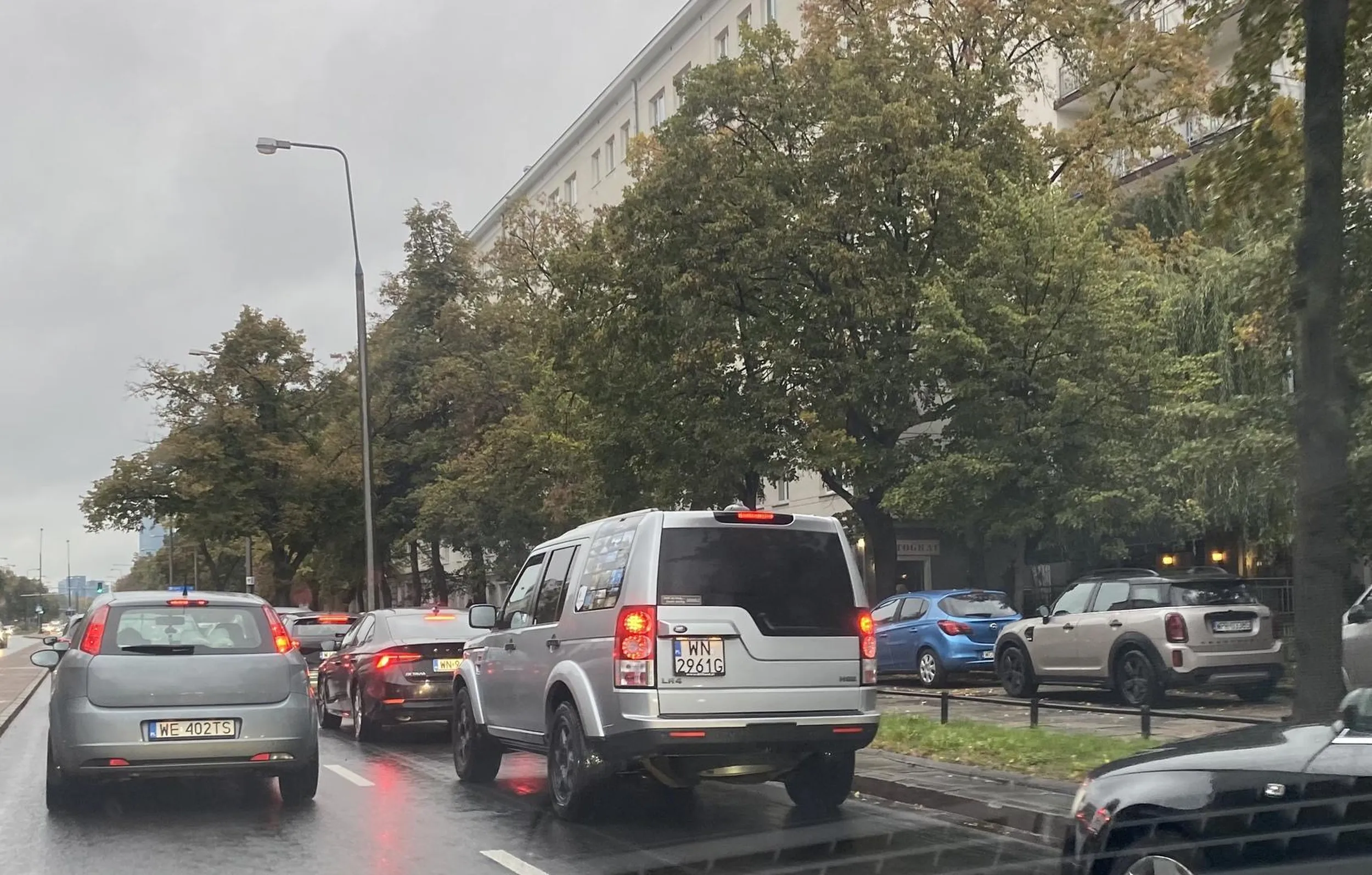 Serio nie wiemy co zrobic z danymi o bydlaku ktory przejezdza na chama na czerwonym swietle skrzyzowania ? Bedzie dodawane do skutku.