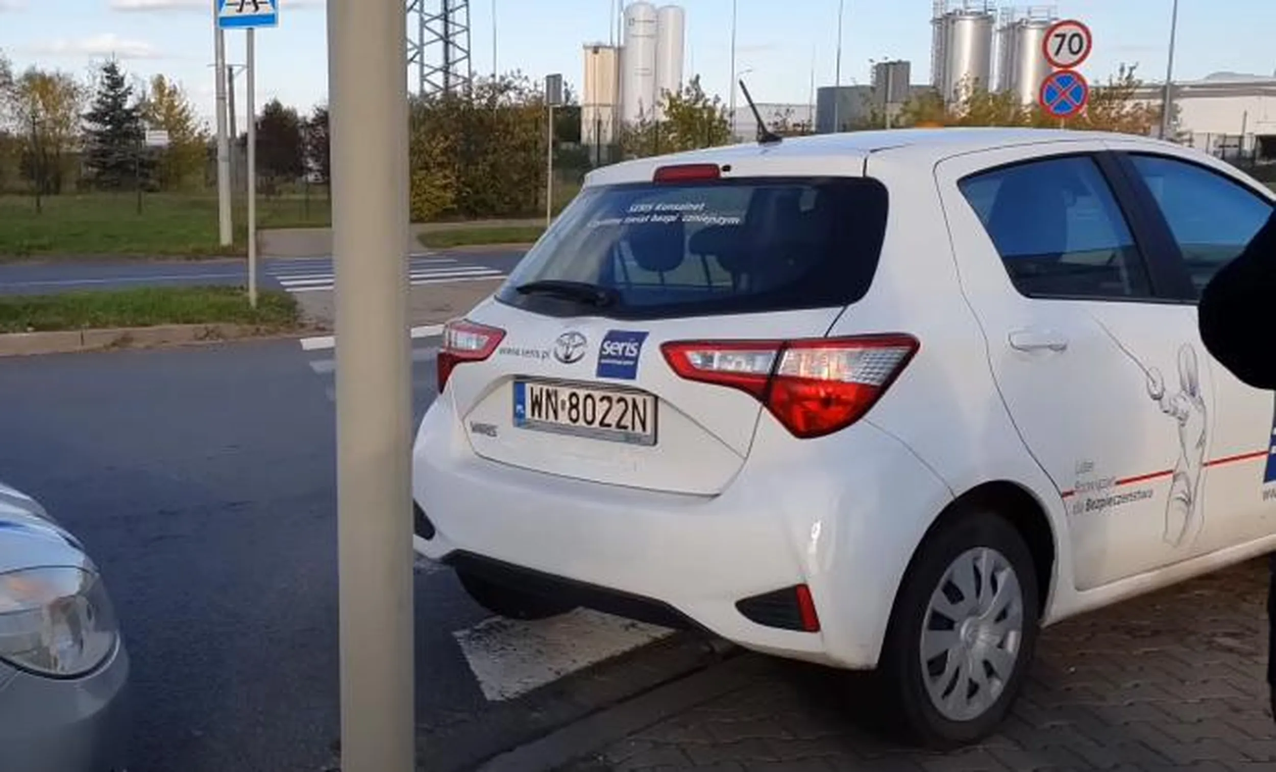 Parkowanie na przejściu dla pieszych. "ochrona" SERIS