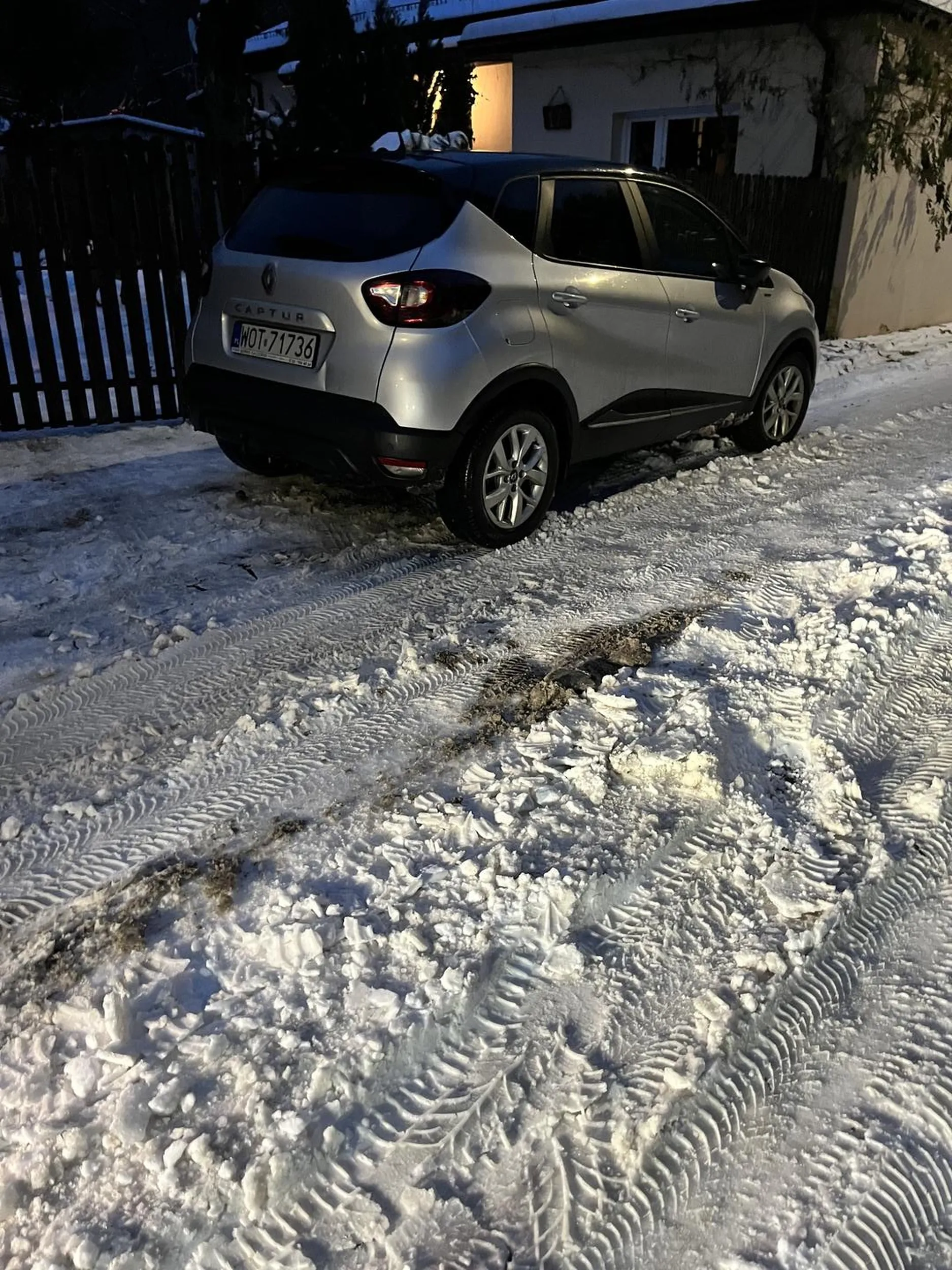 Nie mogłem wyjechać z przeciwległego podwórka bo ta ofiara musiała stanąć akurat pod bramą sąsiada