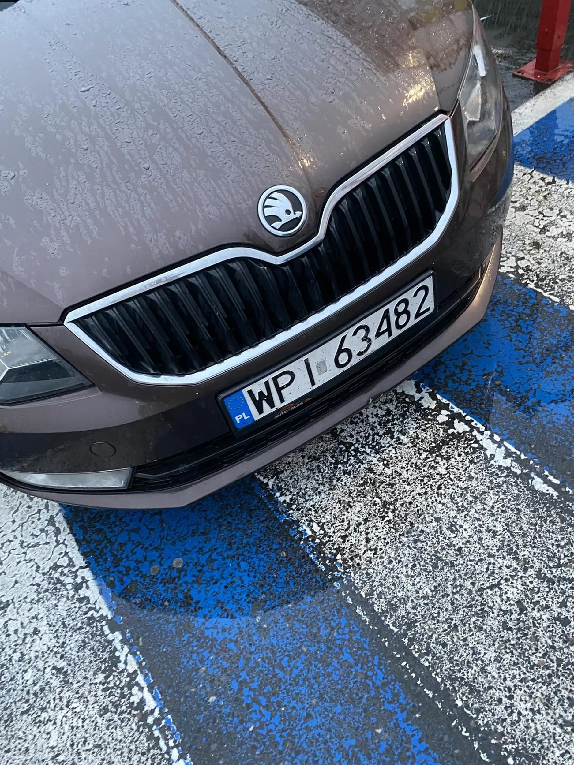 Wyszedlem ze sklepu, szok. Jak tak można parkować m?!