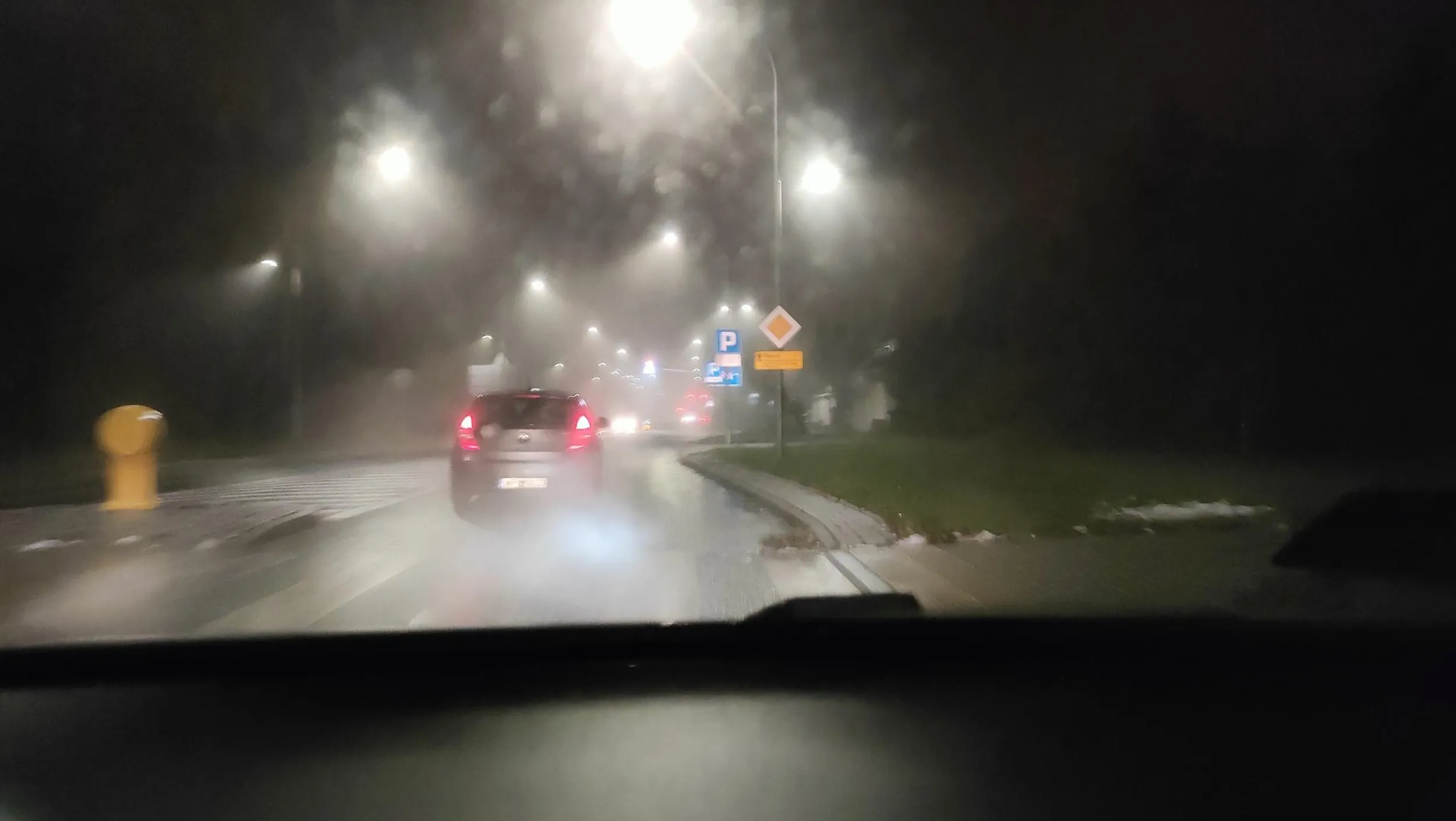 Pirat drogowy, kierowca wyszedł z kebaba, wsiadł do samochodu po czym zwymiotował przez okno, dostałem w oko i od tego momentu nie staje kindybał, skandal