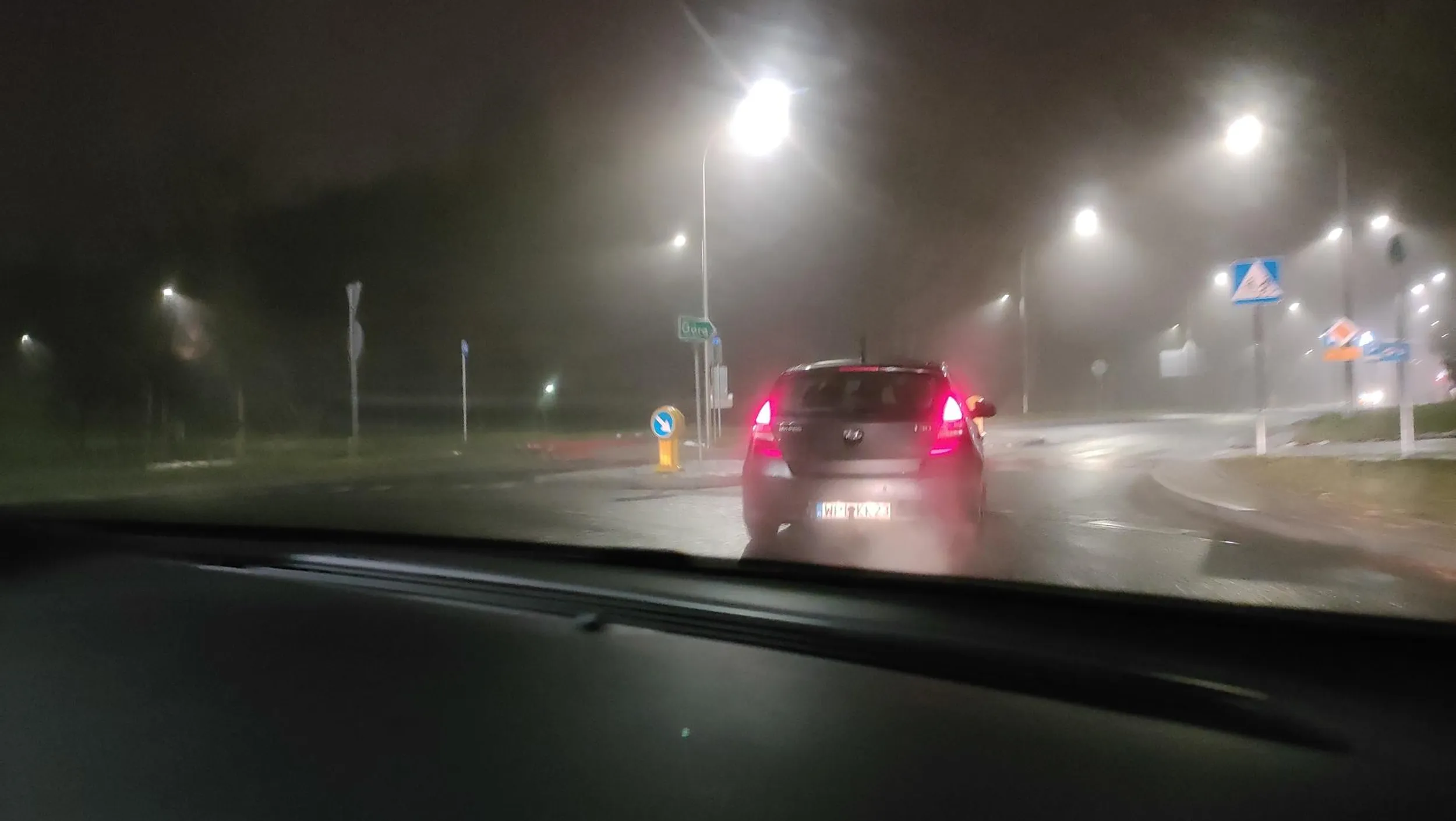 Pirat drogowy, kierowca wyszedł z kebaba, wsiadł do samochodu po czym zwymiotował przez okno, dostałem w oko i od tego momentu nie staje kindybał, skandal