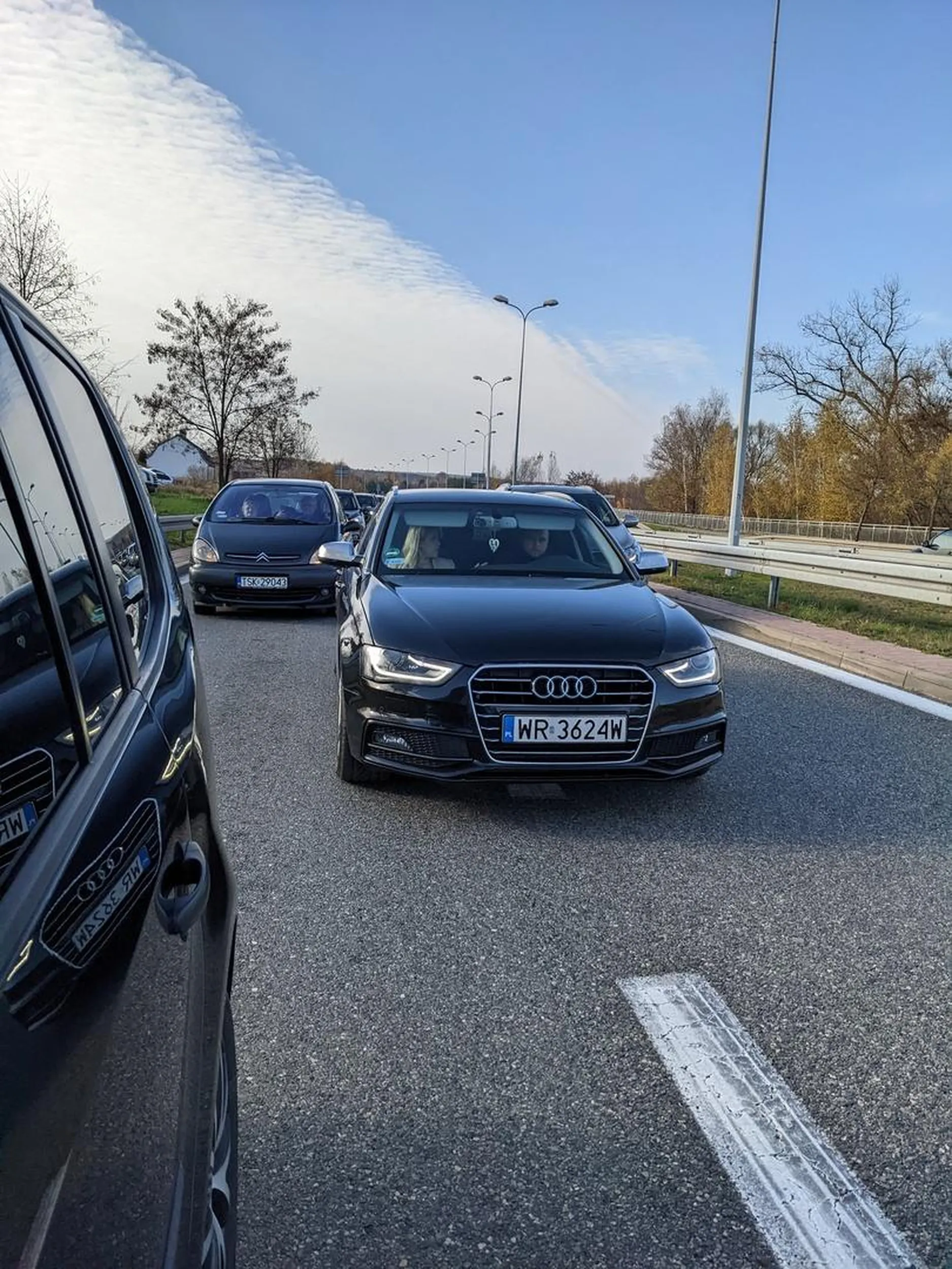 Szeryf z Audi powinien stracić prawo jazdy jak nie umie się zachować na drodze.