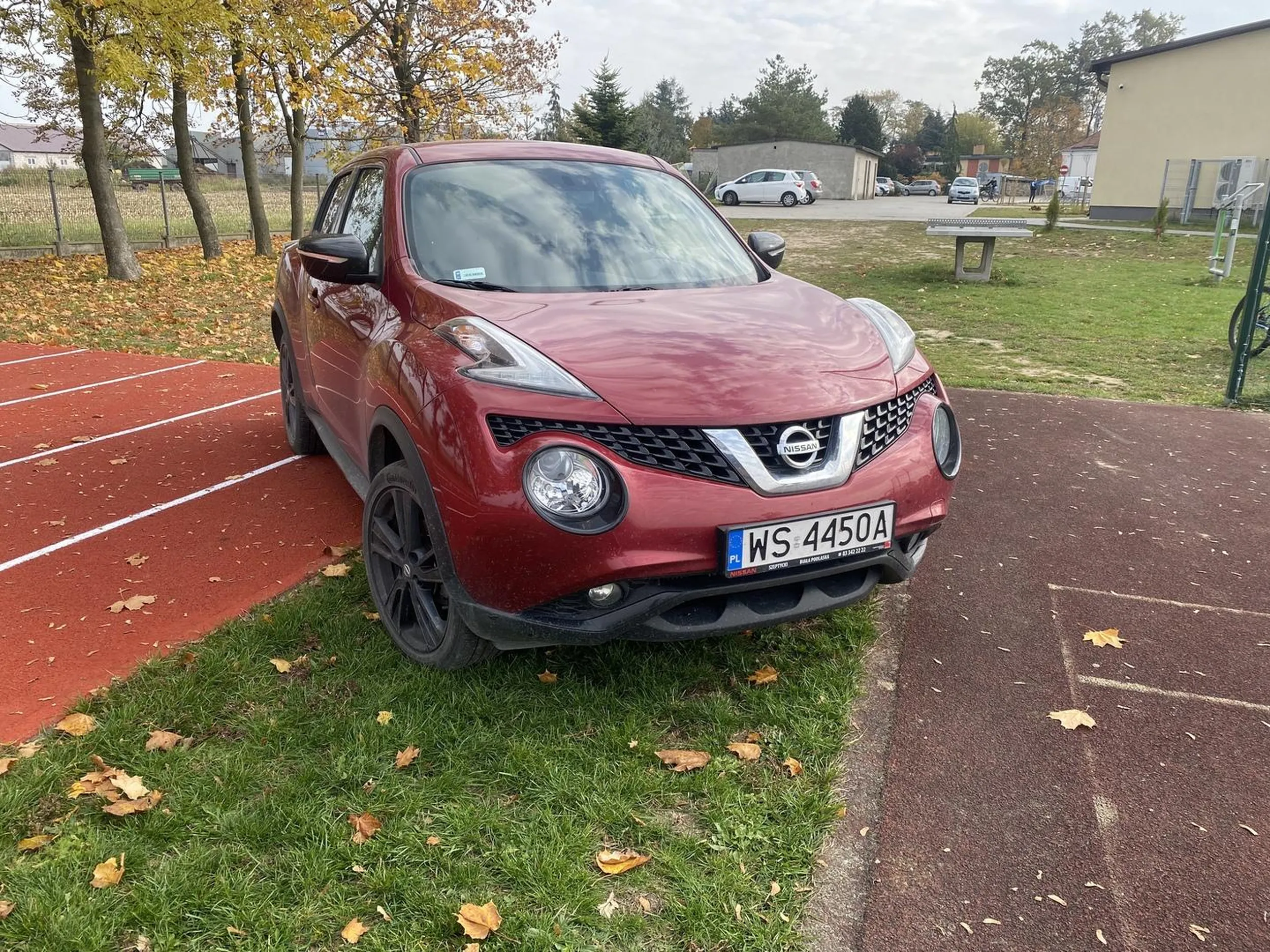 Pani Monika Czarnocka zaparkowała samochód w miejscu do tego niedozwolonym w tym przypadku na boisku