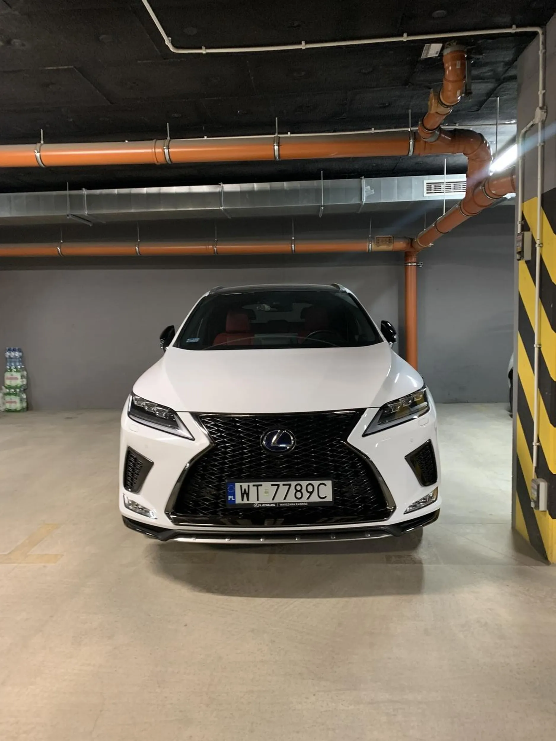 Jestem sąsiadem właściciela super gość a samochodem jak najbardziej potrafi jeździć swoją droga ma świetny samochód codziennie jak wchodzę do garażu aż miło się patrzy pozdrawiam cię R