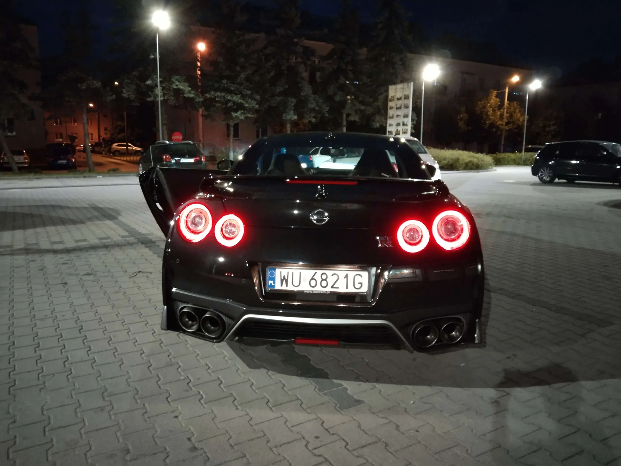 Zajebisty gtr. Można wypożyczyć w wypożyczalni przy pge narodowym