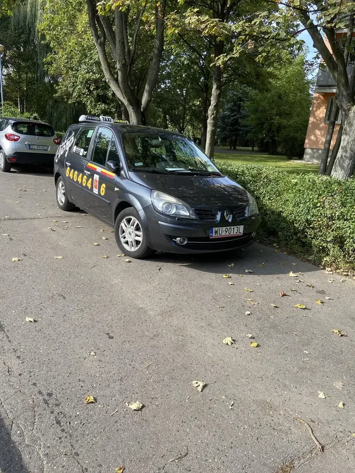 Bardzo dobry, fajny i uśmiechnięty taksówkarz. Zdecydowanie polecam tego kierowcę!