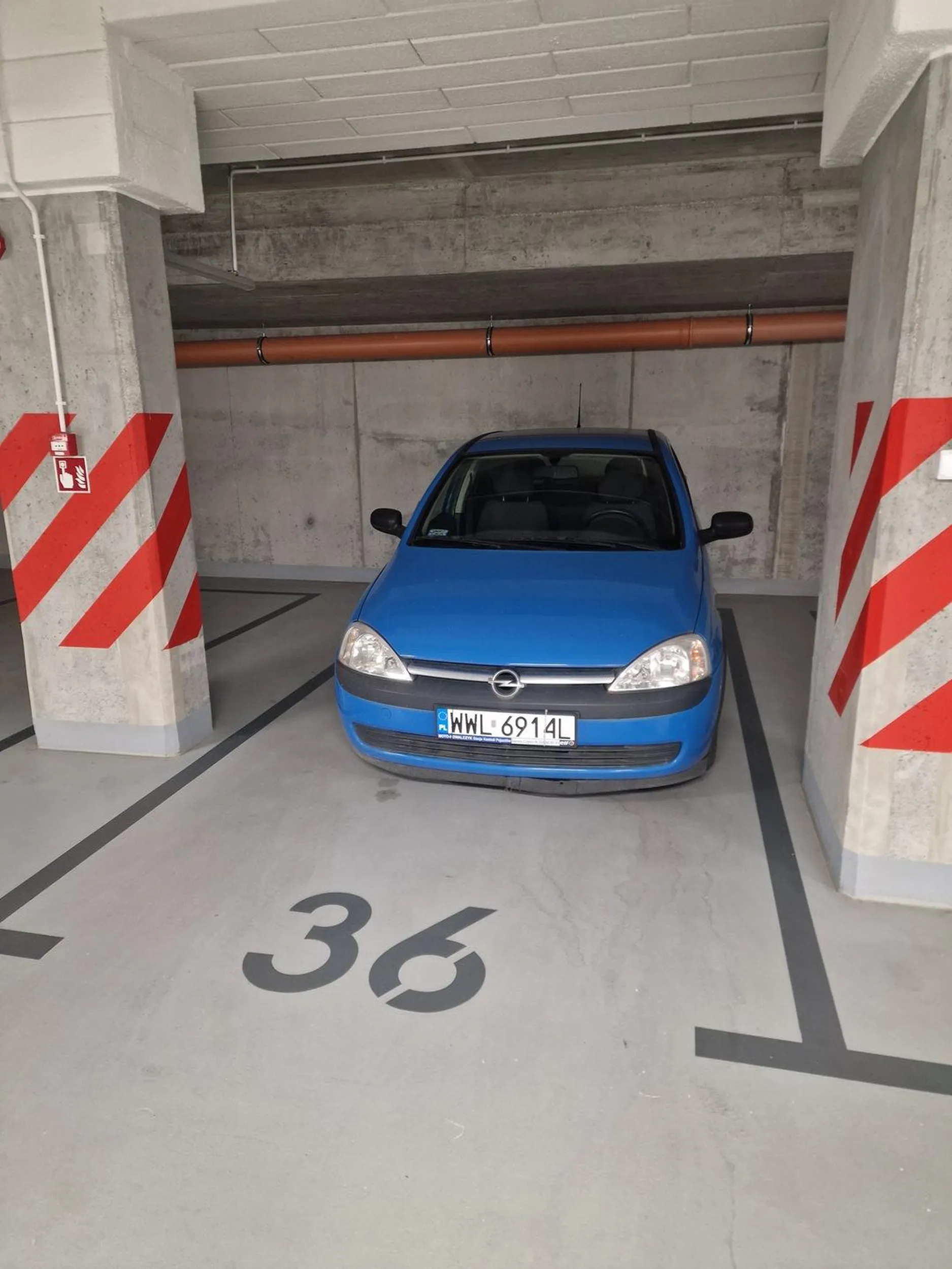 Baran staje na nie swoim miejscu parkingowym. Nie pozdrawiam