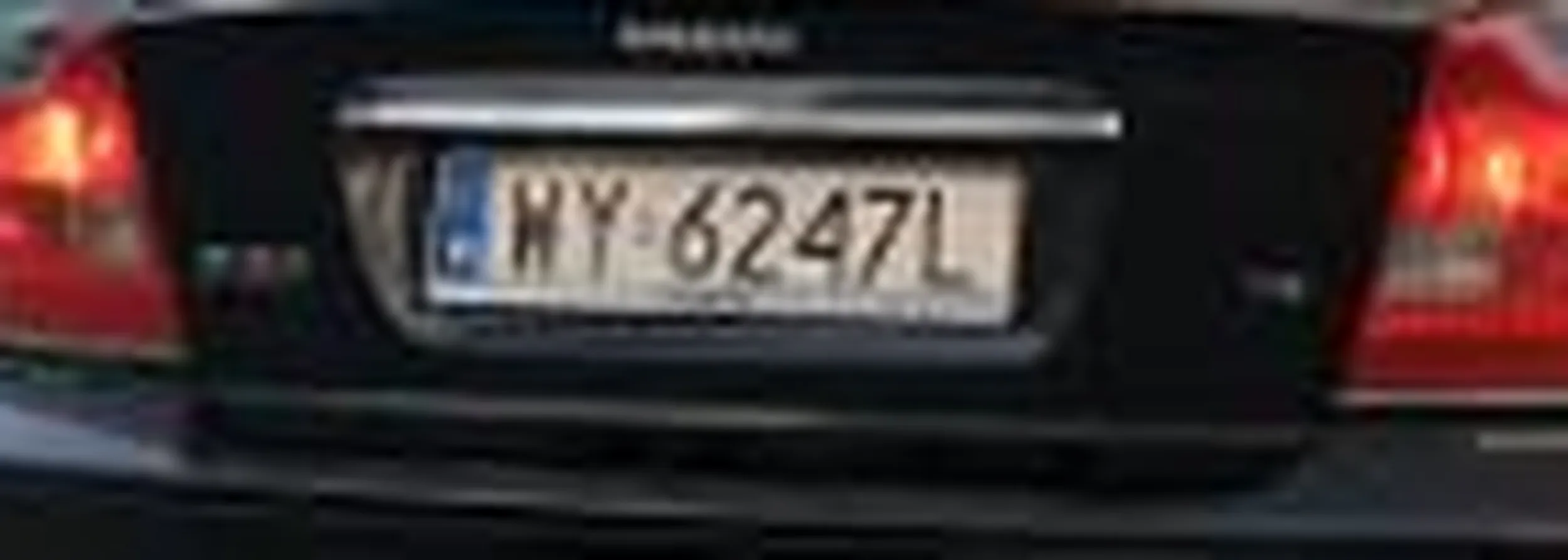 Słaby kierowca, nie używa kierunkowskazów i stwarza zagrożenie w ruchu.