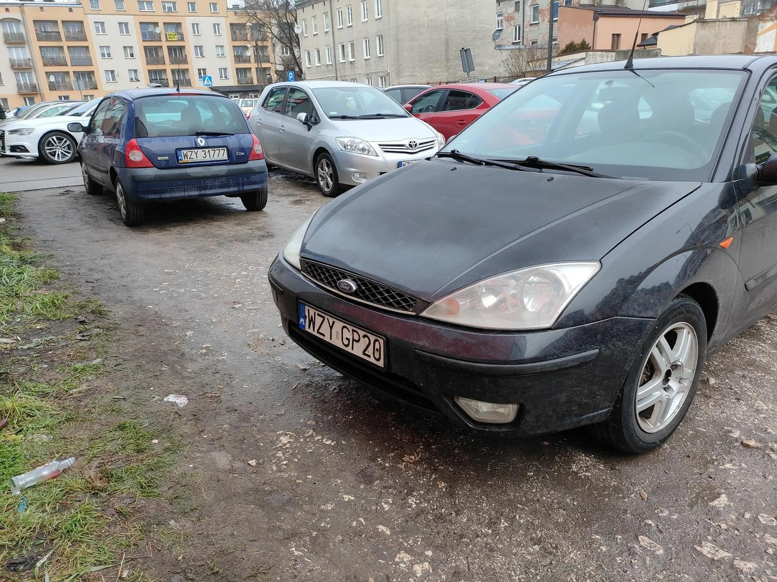 Proszę nauczyć się parkować, bo zastawić 3 samochody to już sztuka