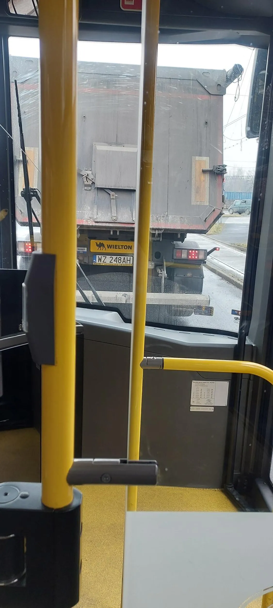 Baran co korek na kilometr robi przy pętli chebzie