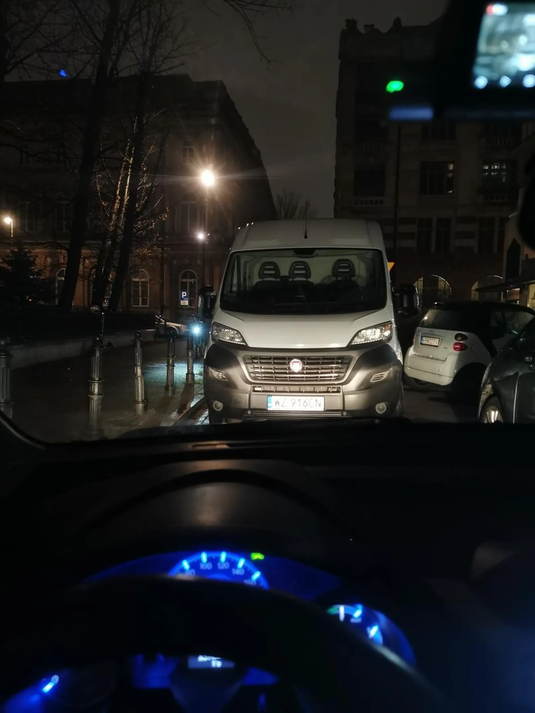 Pan zastawił wyjazd na 40 MINUT i sobie poszedł :)