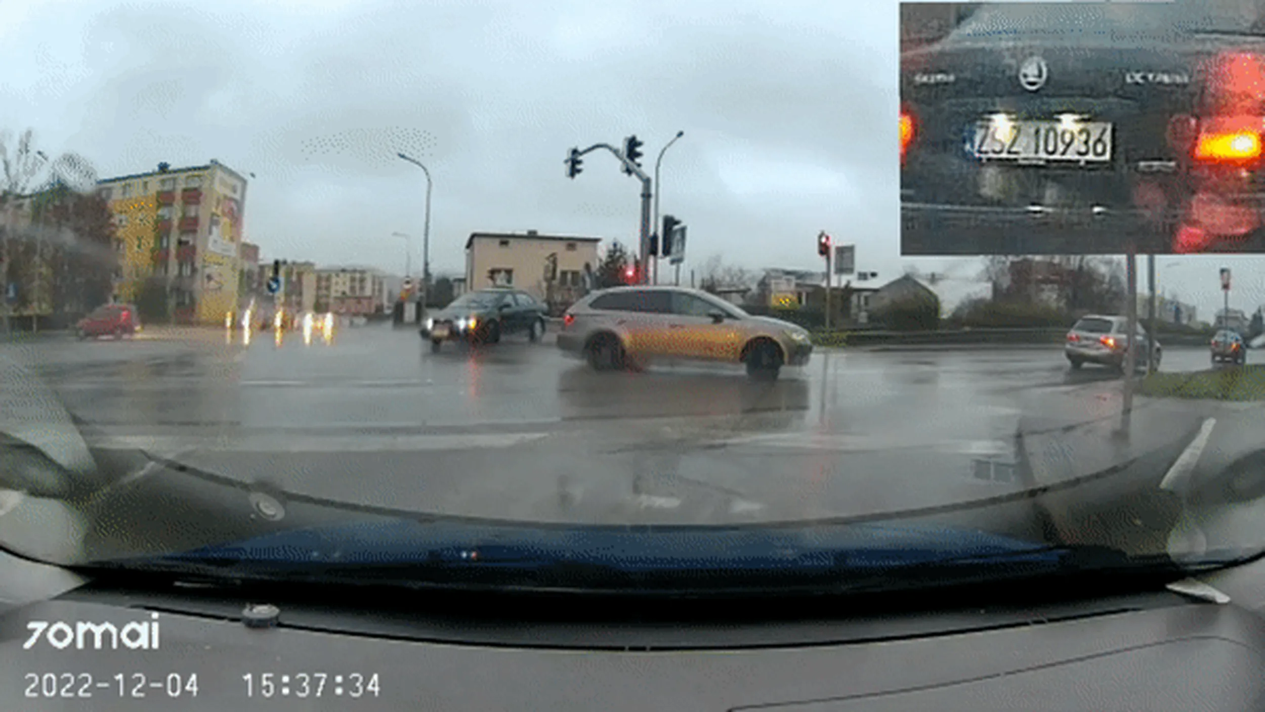 Przyjedzie ze Wsi na dwupasmówkę i pokaże jak się zawraca na bezkolizyjnym lewoskręcie i jak się jeździ na czerwonym