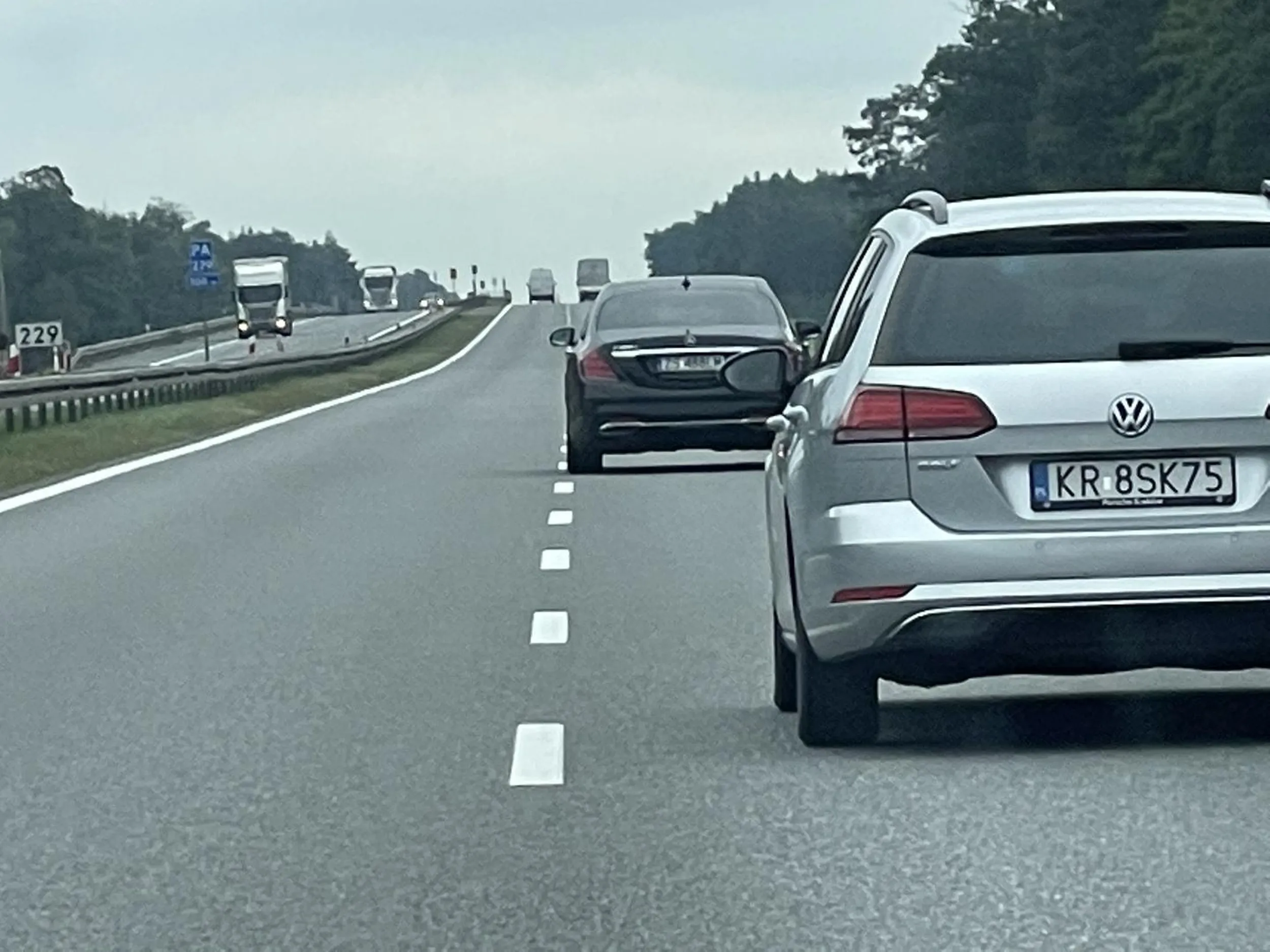 S klasa ale w mózgu szare komórki chyba poszły na urlop bo się chłop lewego uczepił na 10 km i zapomnij ze szeryfa wyprzedzisz.