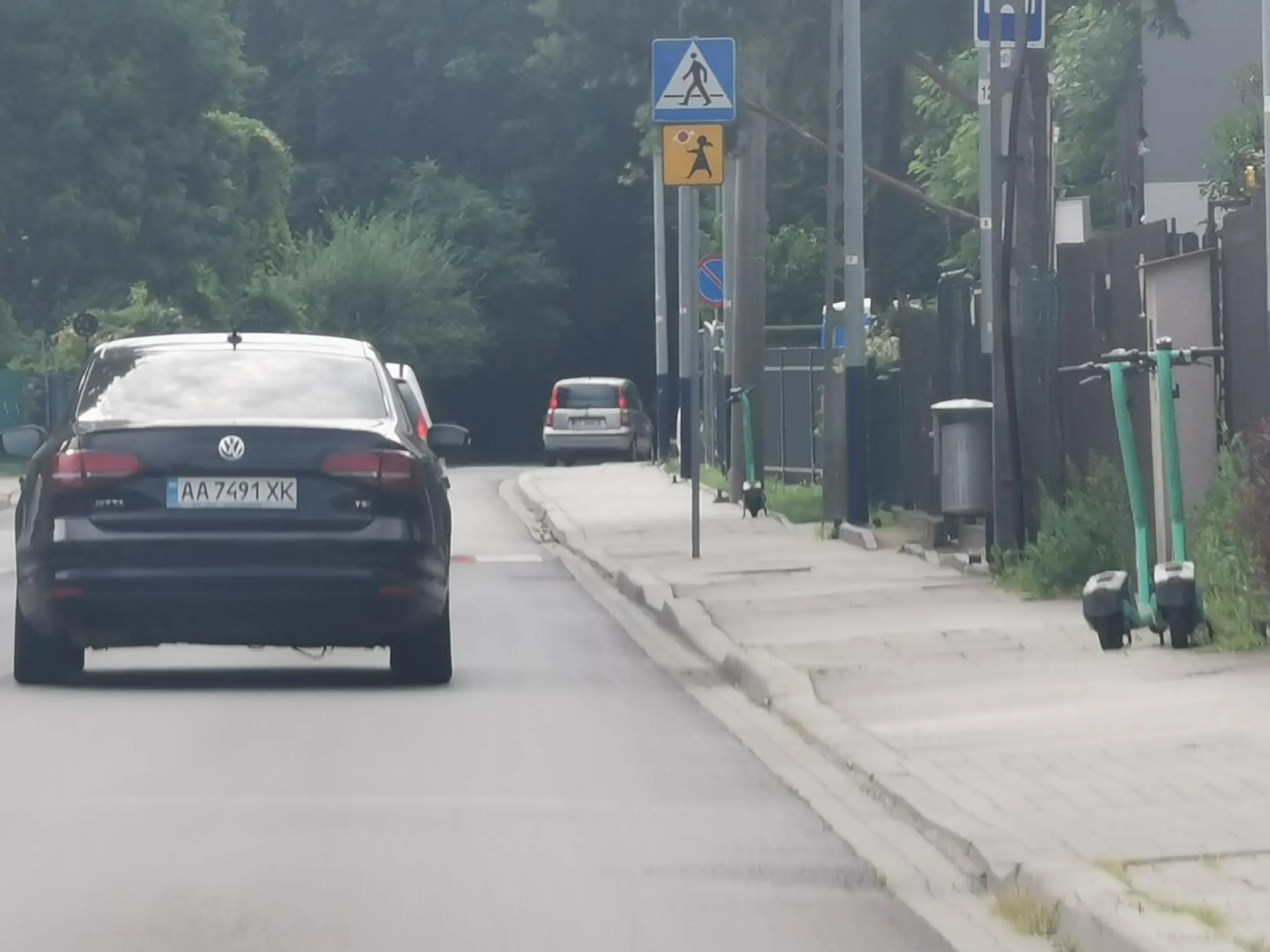 Łamanie prawa w ruchu drogowym, wpychanie sie nie właściwego pasa na radzie oraz liczne zagrożenia w ruchu drogowym.