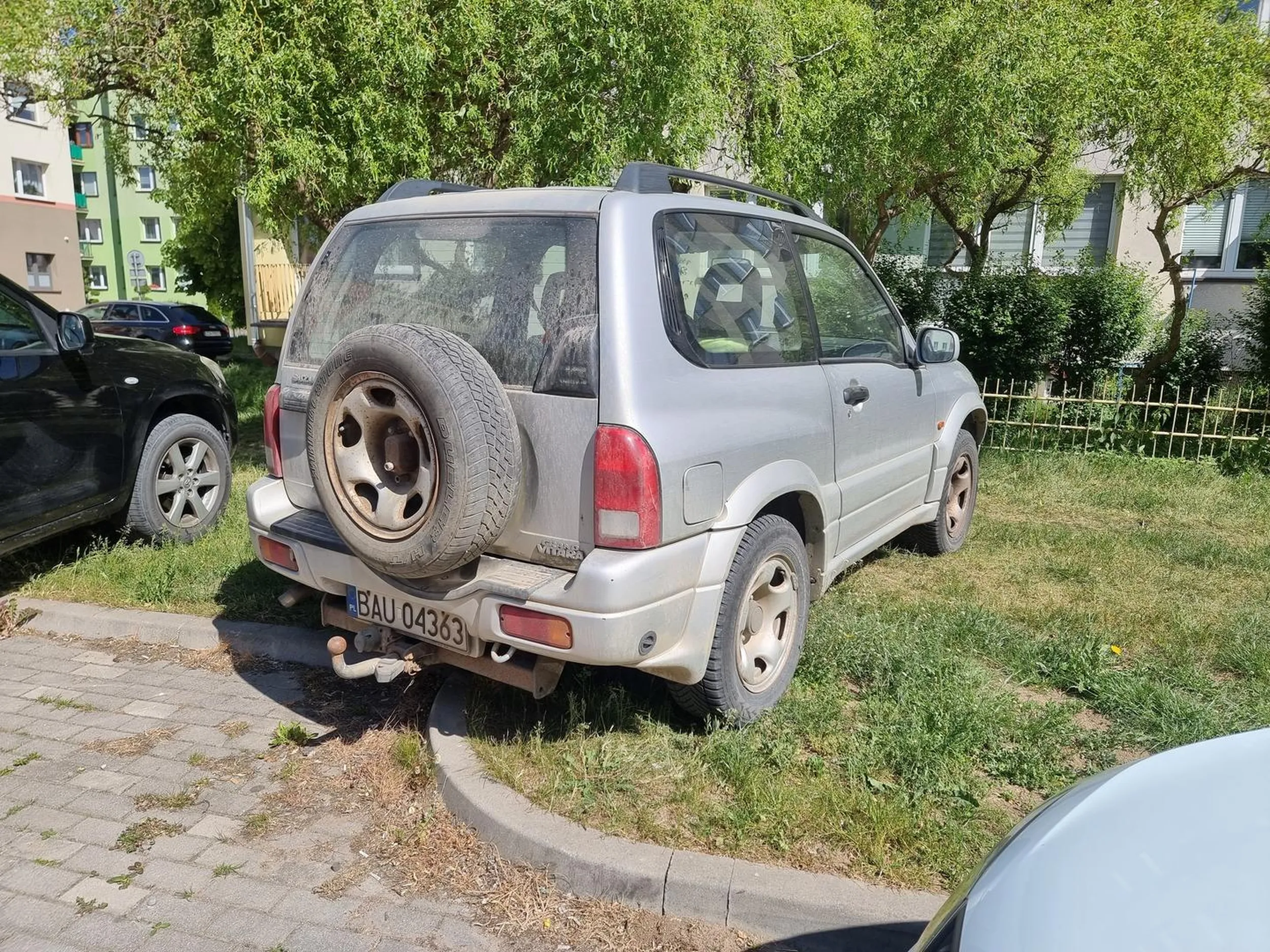 To naprawdę duży parking i kilkanaście metrów dalej były wolne miejsca. Rozumiem, że niektorym wydaje się, że mogą więcej ?
