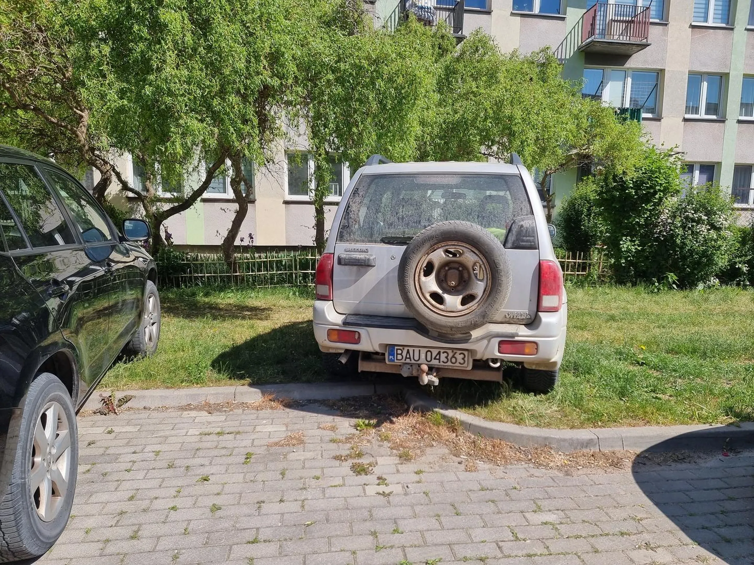 To naprawdę duży parking i kilkanaście metrów dalej były wolne miejsca. Rozumiem, że niektorym wydaje się, że mogą więcej ?
