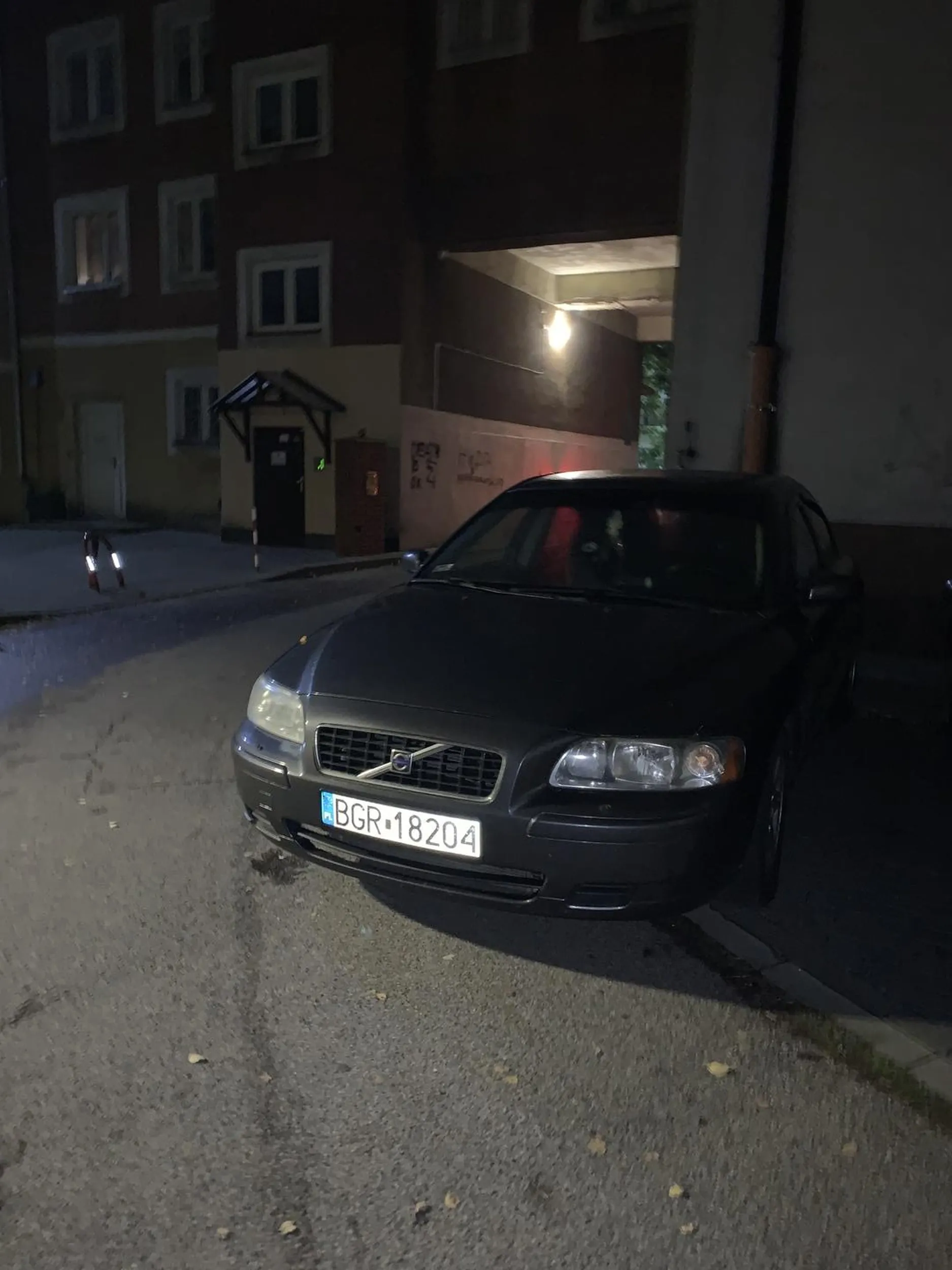 Idioci, nie umieja parkowac. Niestety tego drugiego nie zrobilem