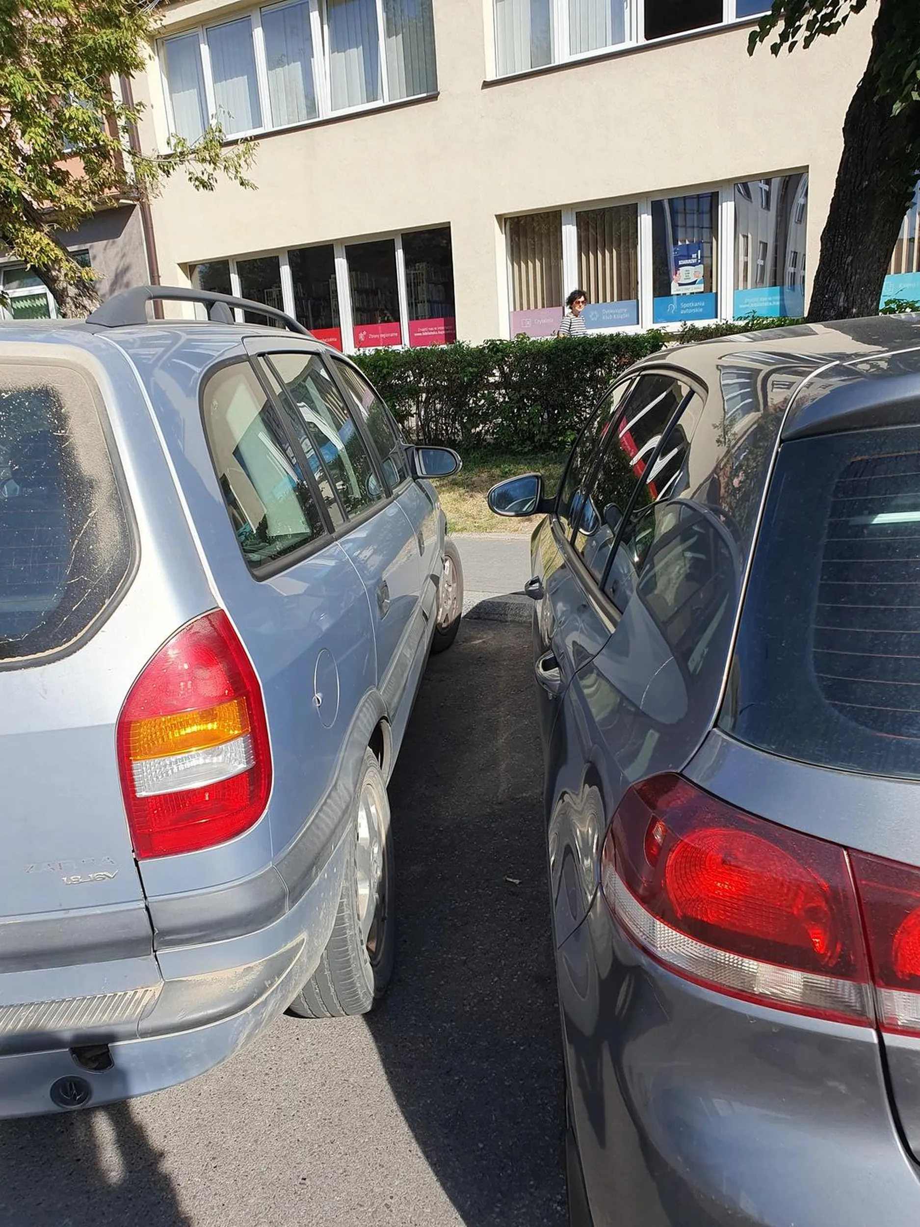 Dzięki za zastawienie mi wejścia do auta