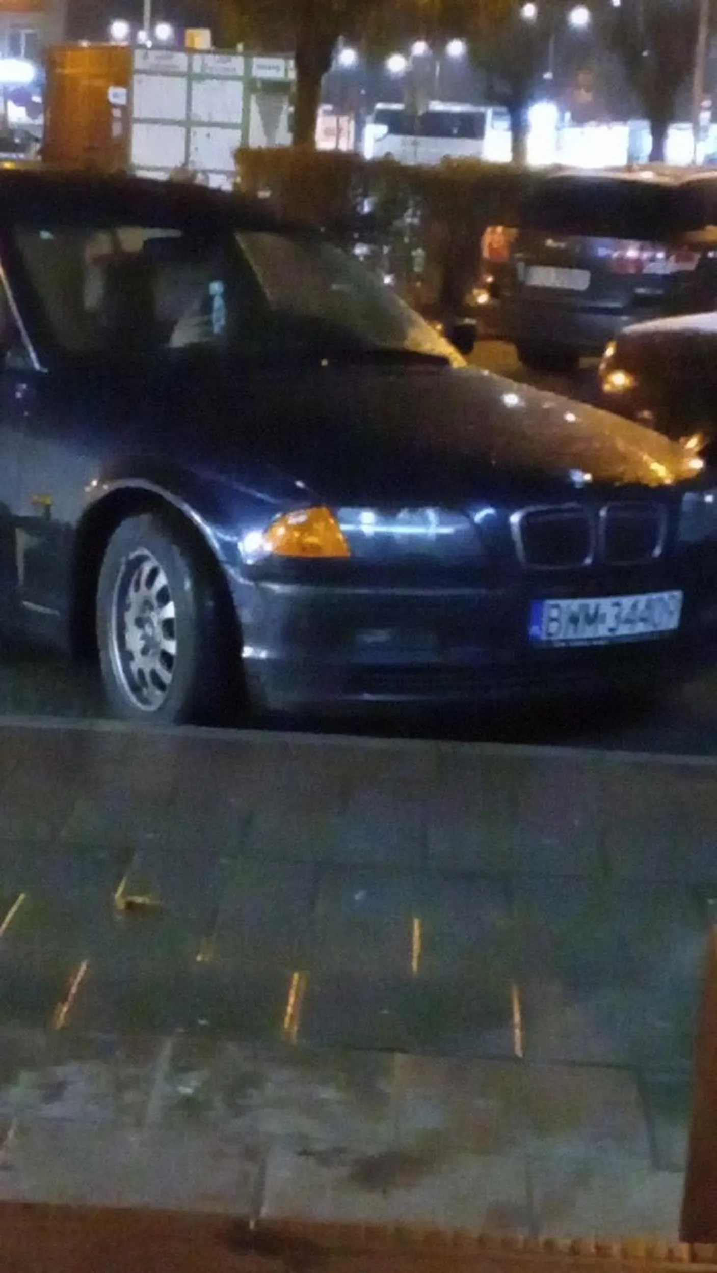 Mlon pali gumę na marcelku, nie pozdrawiam