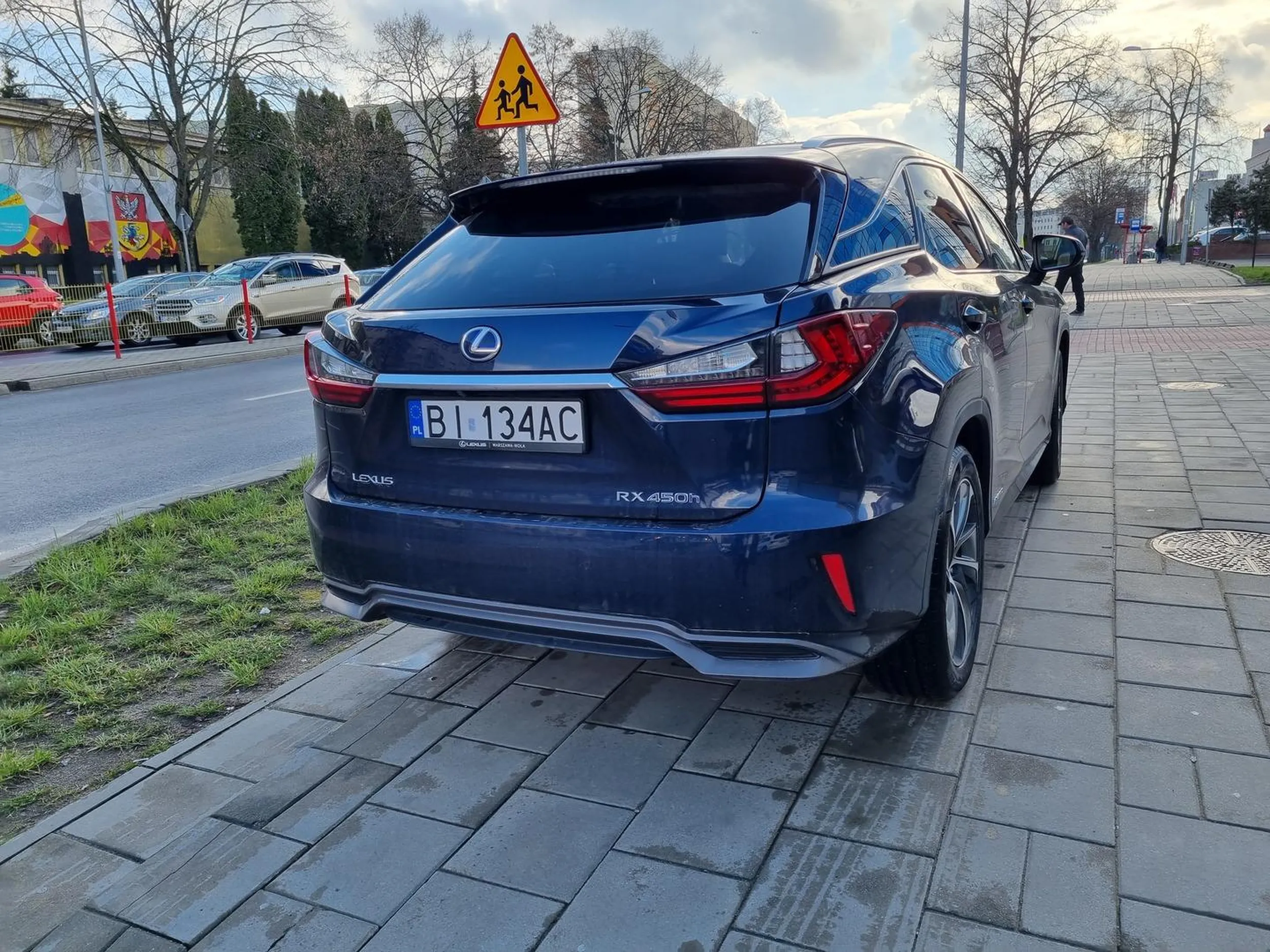 A kto bogatemu zabroni? parkować na chodniku