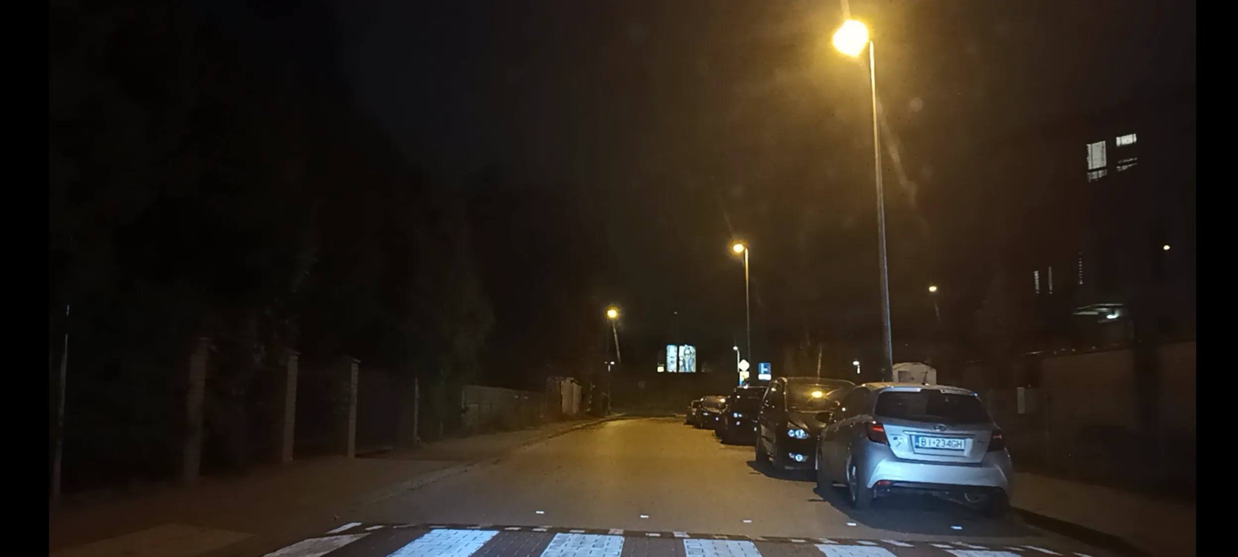 Należy to odholować za złe parkowanie = przy samym przejściu dla pieszych.