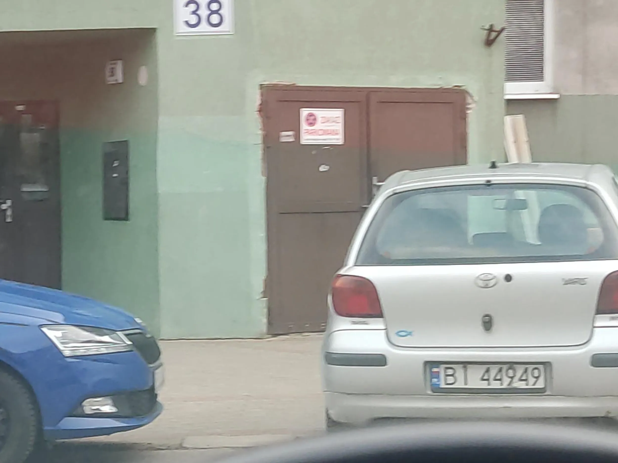 Pięknie kierowców parkujesz...ślicznie