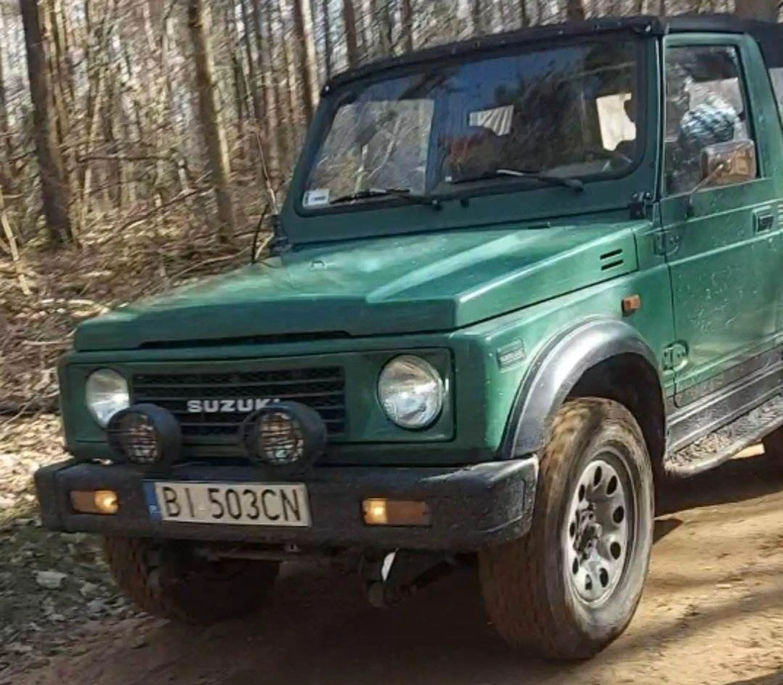 Niepozdrawiam państwa szarżujących po lesie, : cieszących się jak głupi do sera, którzy za nic mają zakaz wjazdu do lasu Pietrasze , a także przechodniów z wózkami, pieszych i rowerzystów. ~~