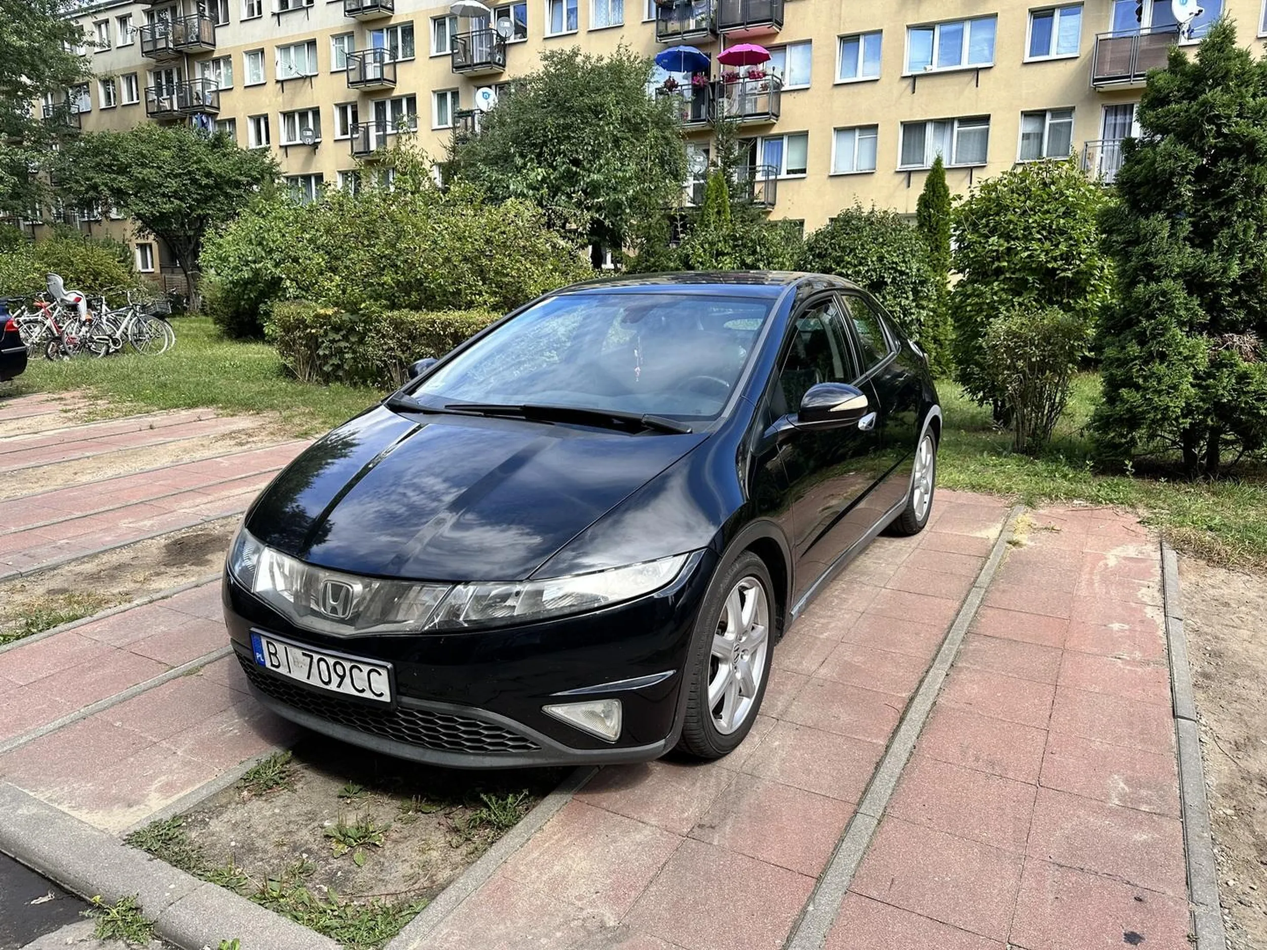 Dupa wołowa parkować nie potrafi i drzwiami napierd*la po innych autach ?