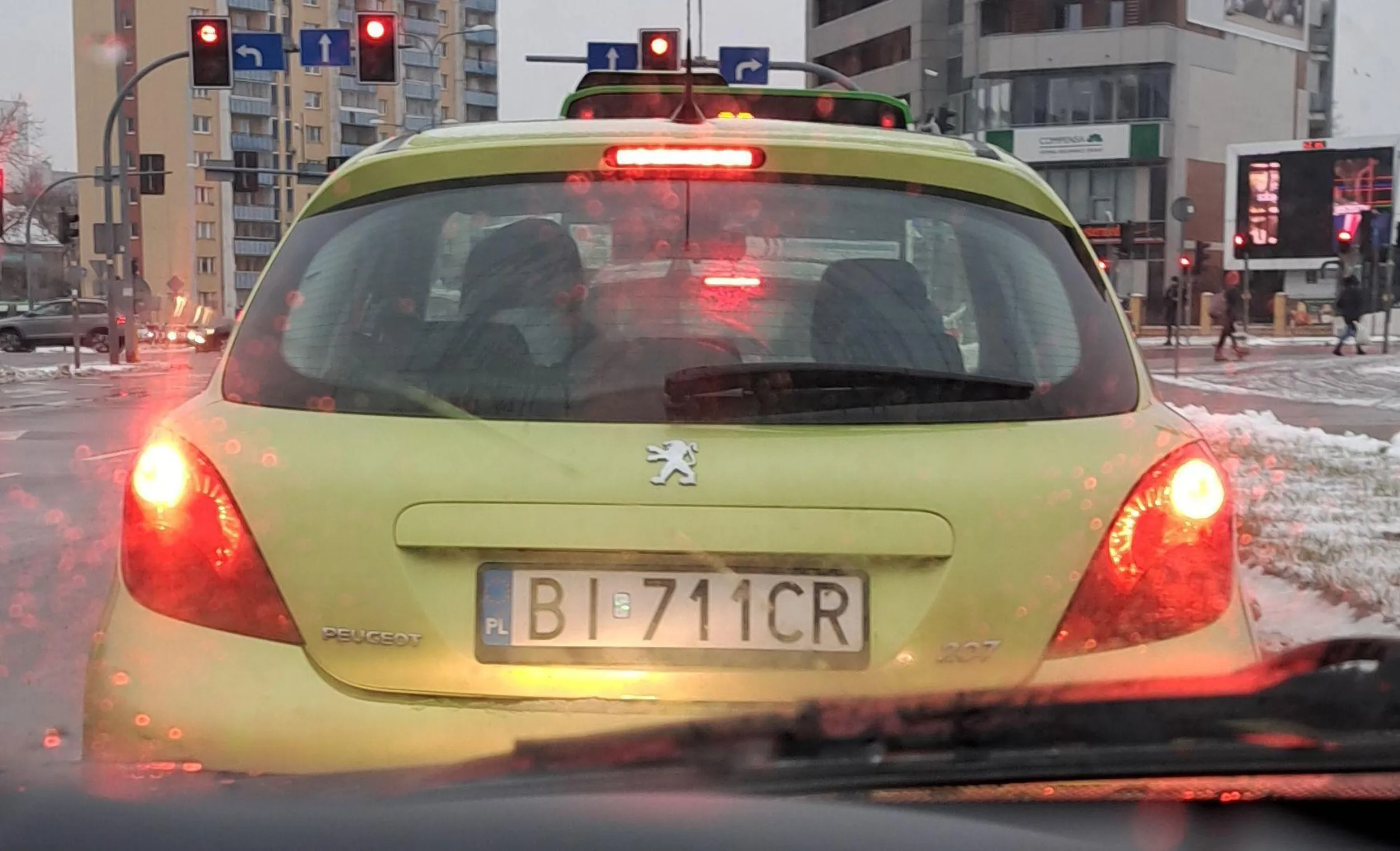 10.03.23 Użytkowniku naucz się jeździć tym autkiem, bo koszmarnie jeździsz aż się wkurzałem na twoje ruchy. Nie pozdrawiam.