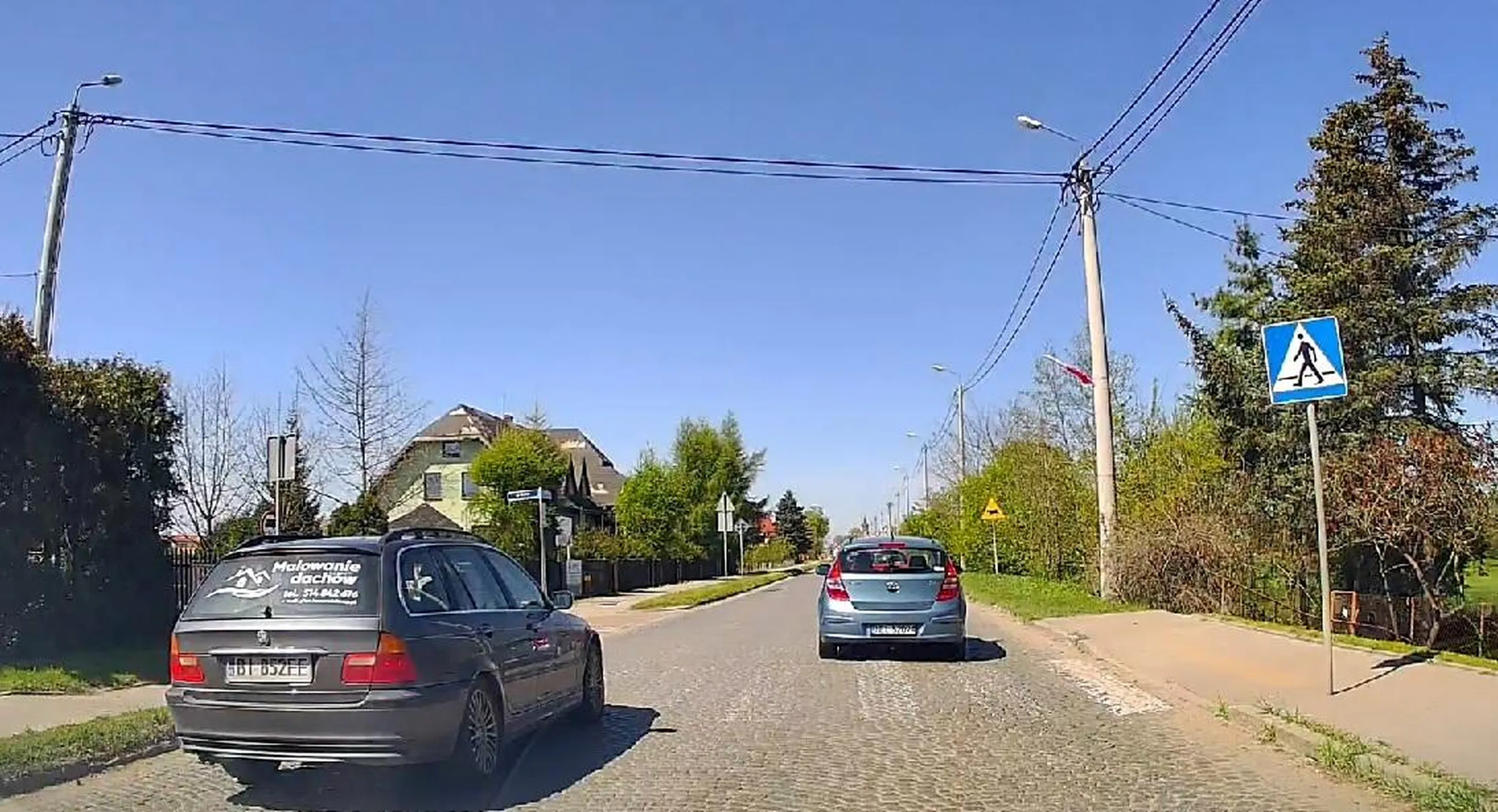 Cwaniaczek z BMW, może to zobaczysz jaki jesteś ograniczony :) 1. Wyprzedzanie na przejściu 2. Raptem Ci się nie spieszy i hamujesz do zera szeryfku marny. Wróć do pkt 1go, jak będziesz kozaczyć jeszcze raz to nagranie trafi na stopagresji :) Jak zobaczę tu jakiś wpis na Ciebie to czekaj na mandacik :)