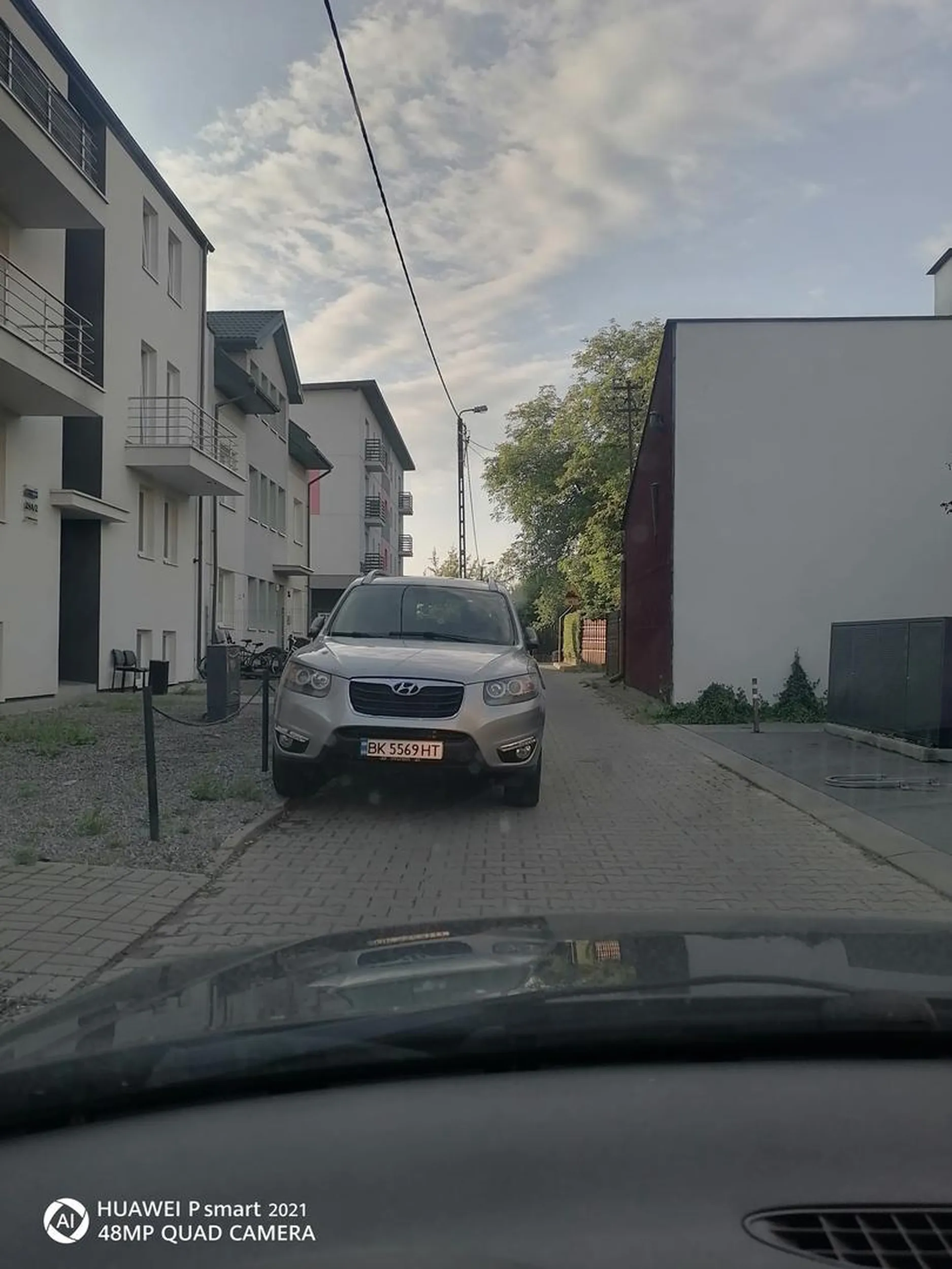 Parkuję jak chce jak by mu wszystko wolno było.