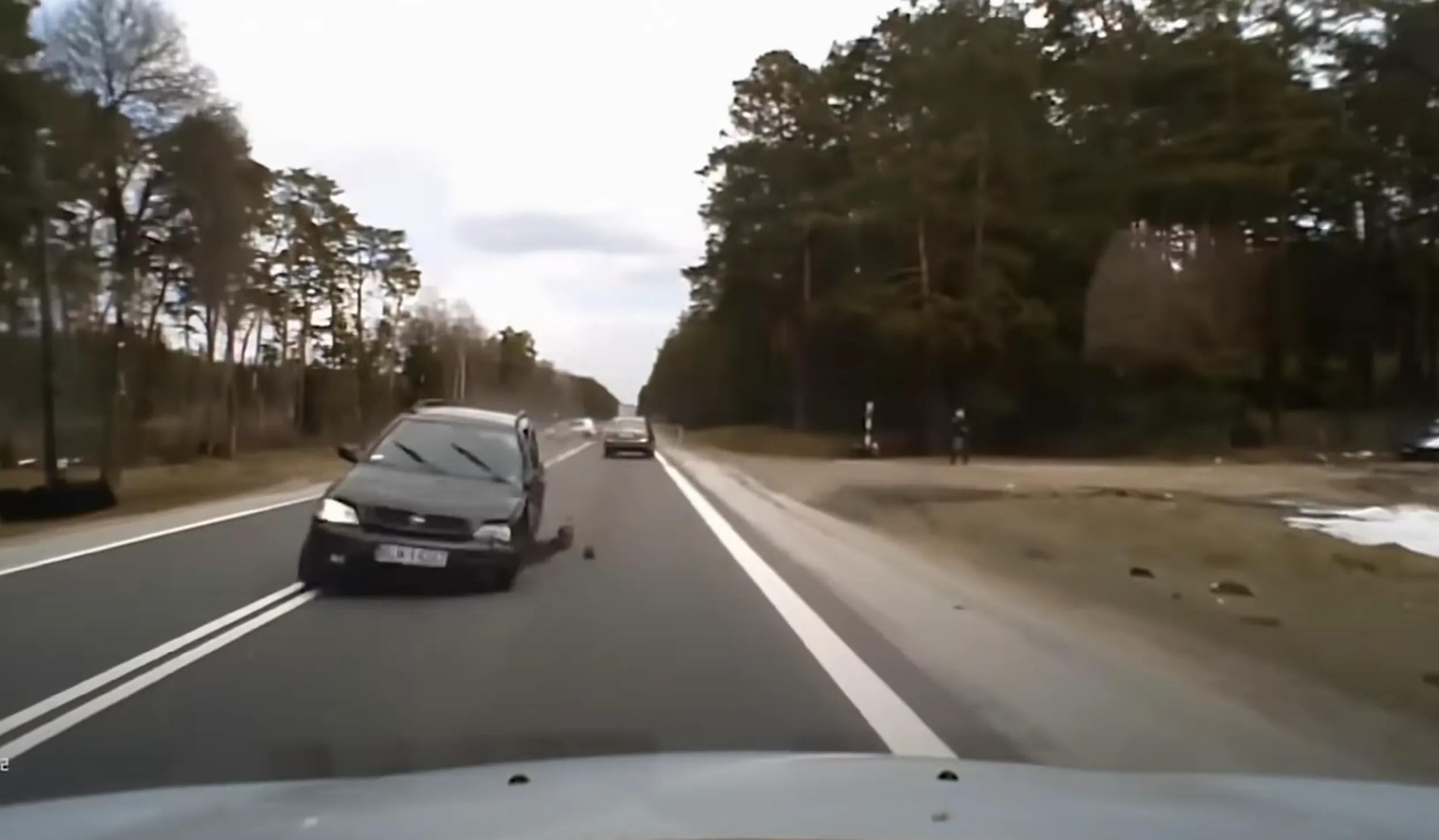 opel astra przyjebał w inne auto, nie jestem pewien że to BLM ale 14262 widać na innym ujęciu