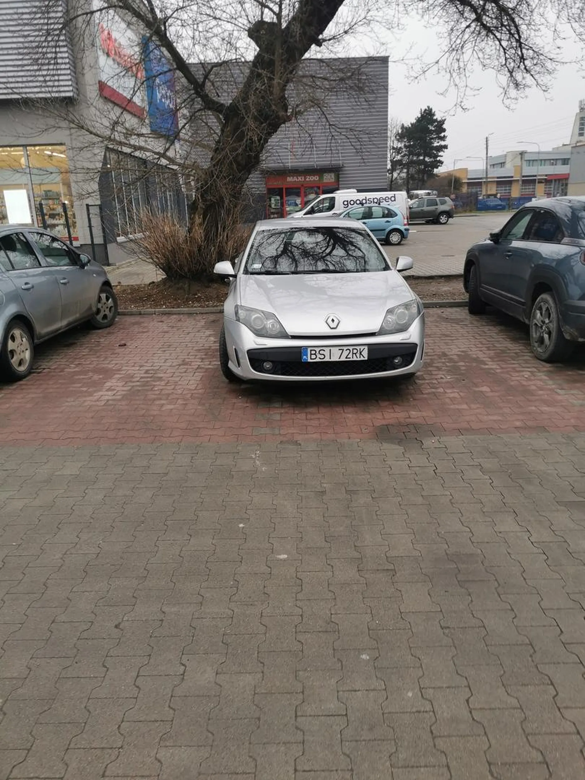 Parkowania to chyba na polu sie uczyl ?