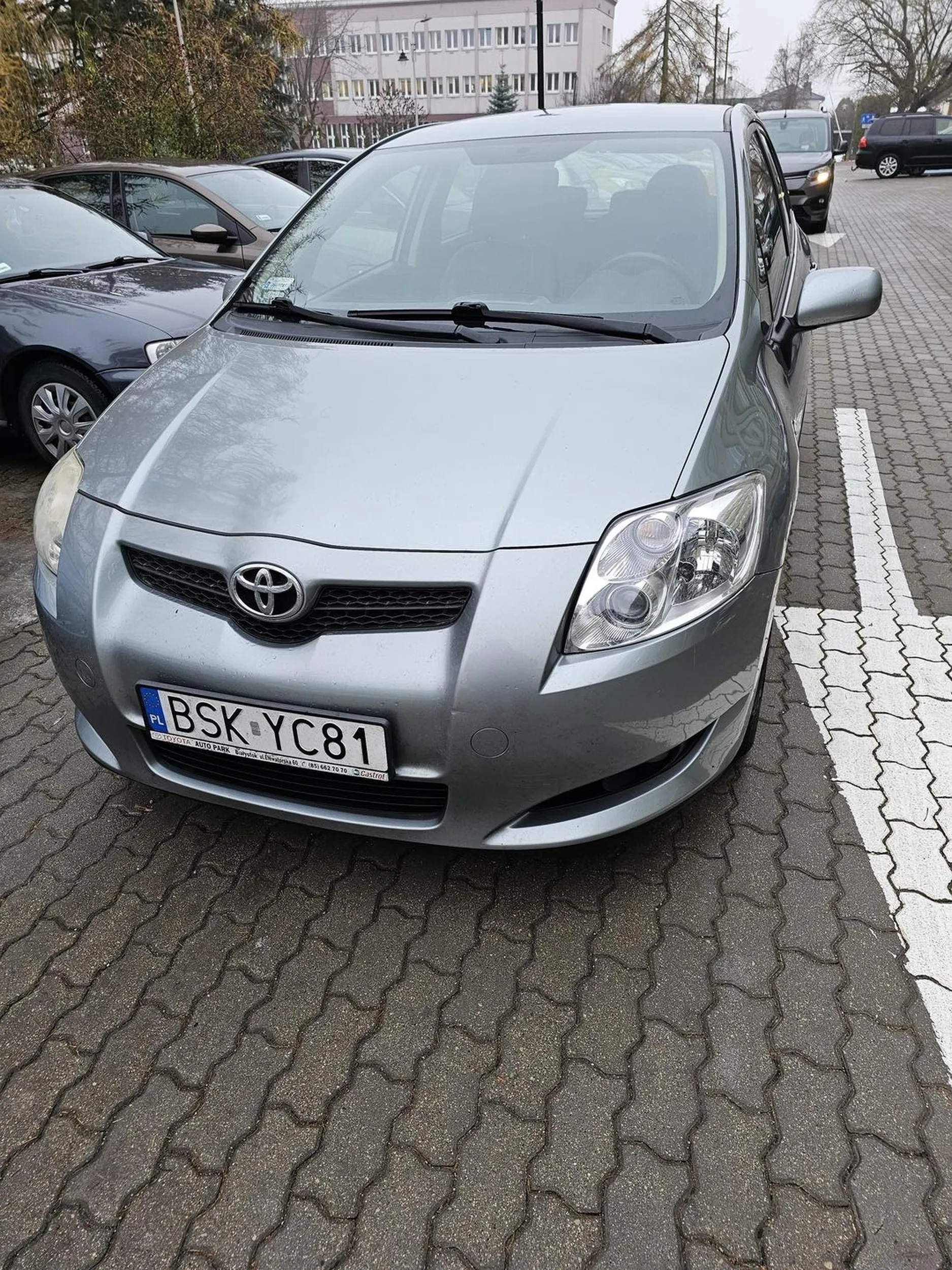 Polecam zostawiać numer telefonu pod szybą jak już zastawia się inne samochody.