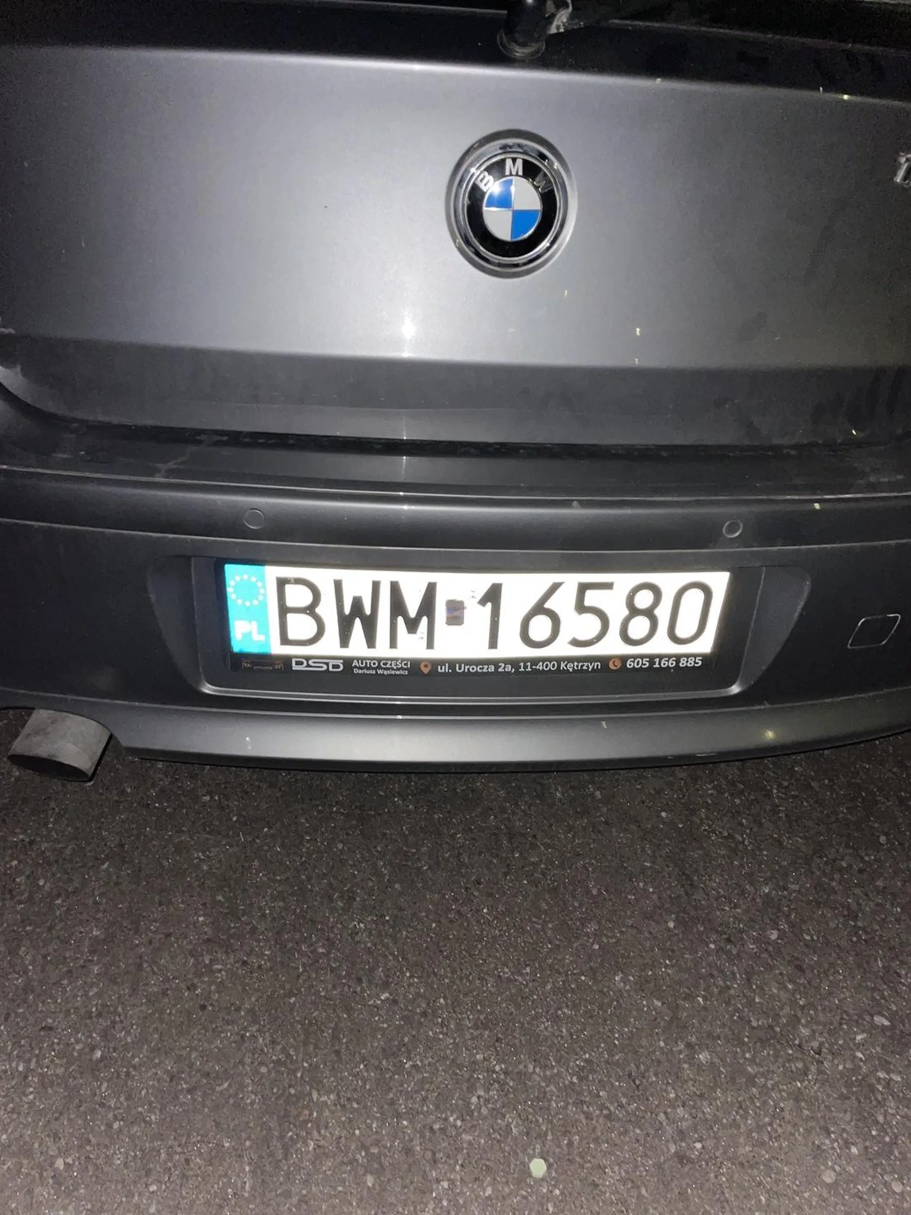 Znam gościa, lubi na ostro, bierze z dupy do gęby, często pozwala zwalić kloca na klatę.Ogłasza się na Roksie jako analny Patryk. W pobliskich lasach zaczepia grzybiarzy proponując bezpłatne obciaganie.