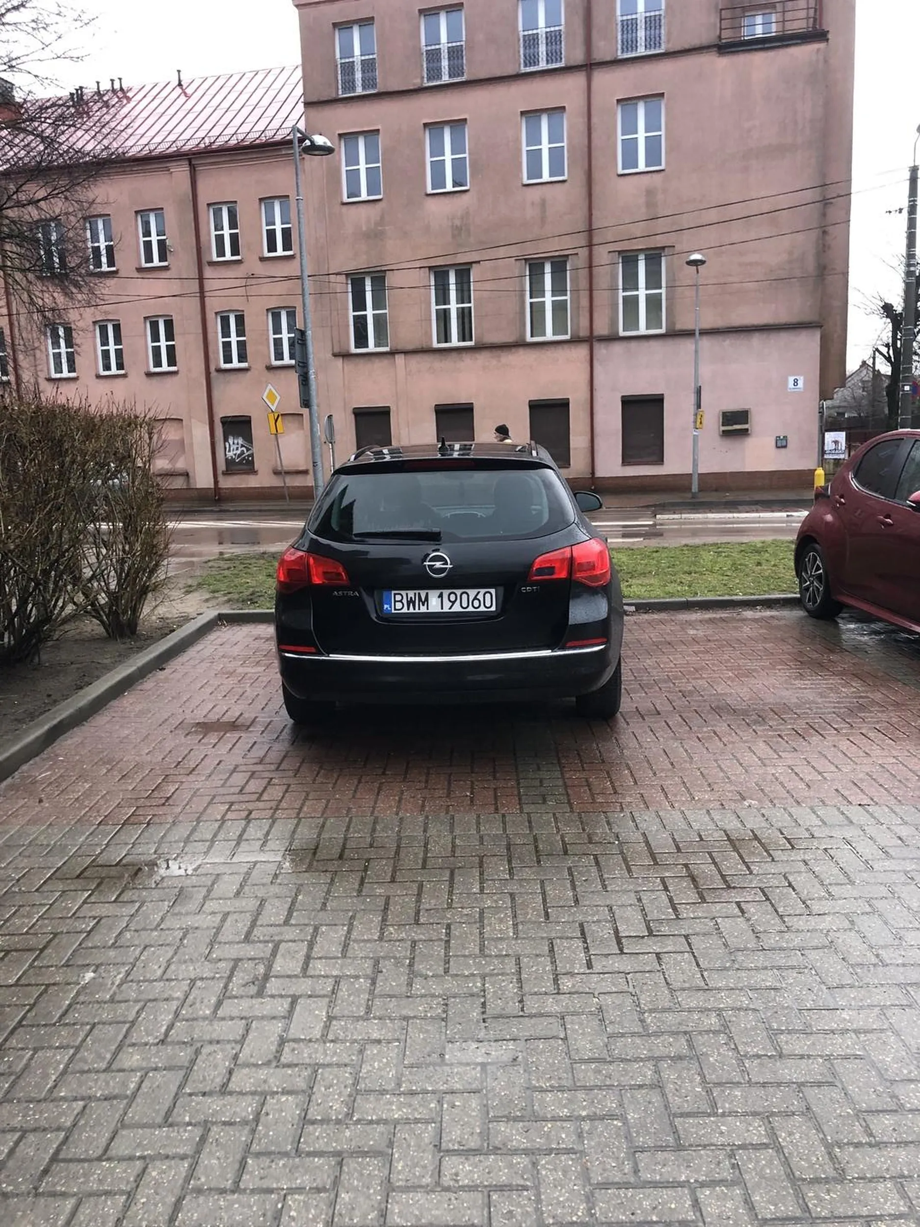 Na wiosce nie uczyli jak parkować, to człowiek się gubi w mieście