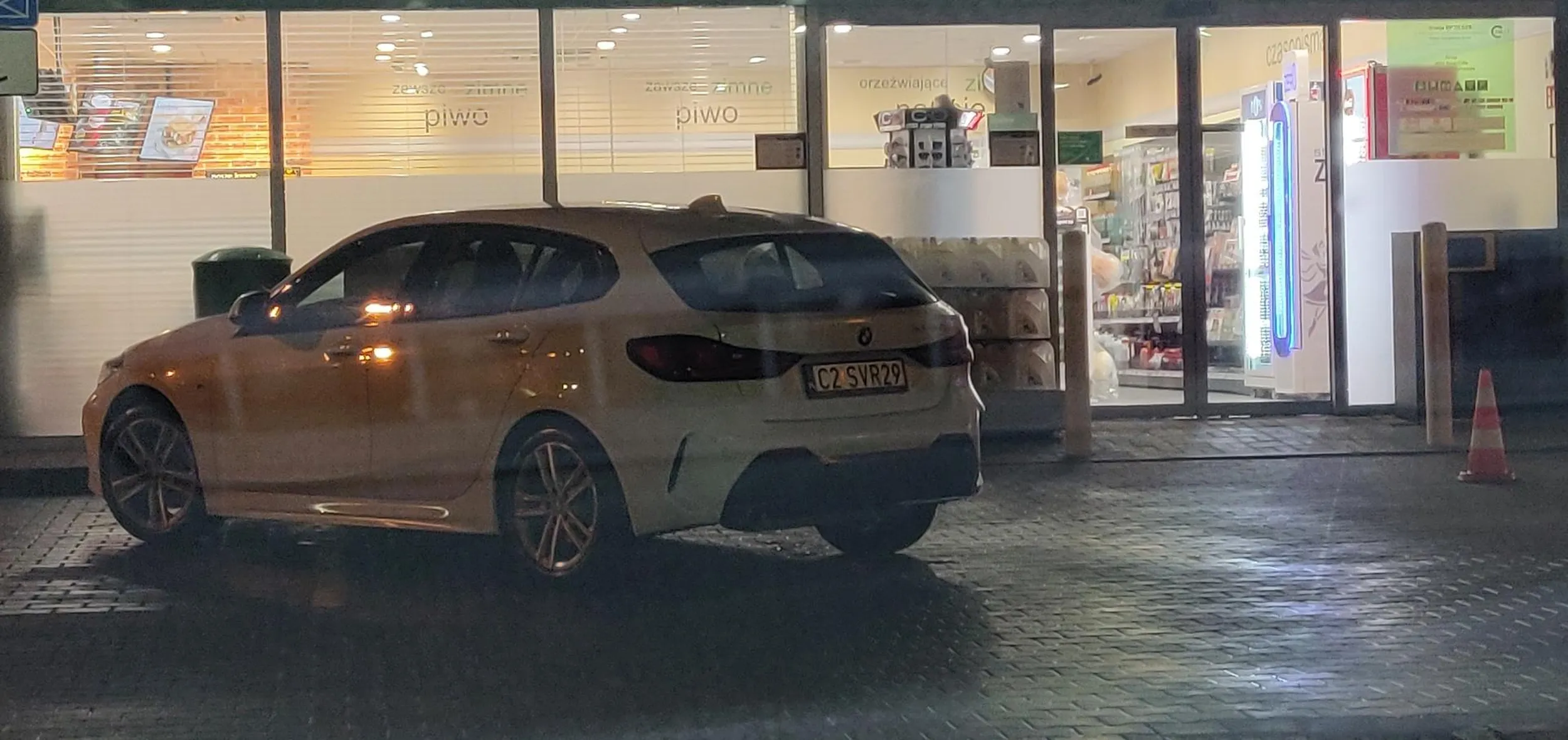 Mistrz parkowania. Ale po bmw niczego innego się nie ma co spodziewać