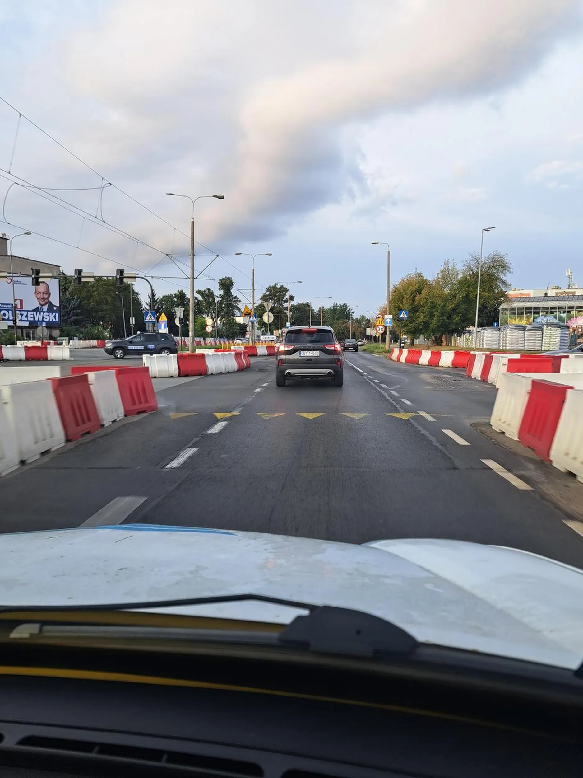 Naucz się jeździć gamoniu że wsi i nie wymuszaj pierwszeństwa prawidłowo jadącym nadinterpretujac przepisy