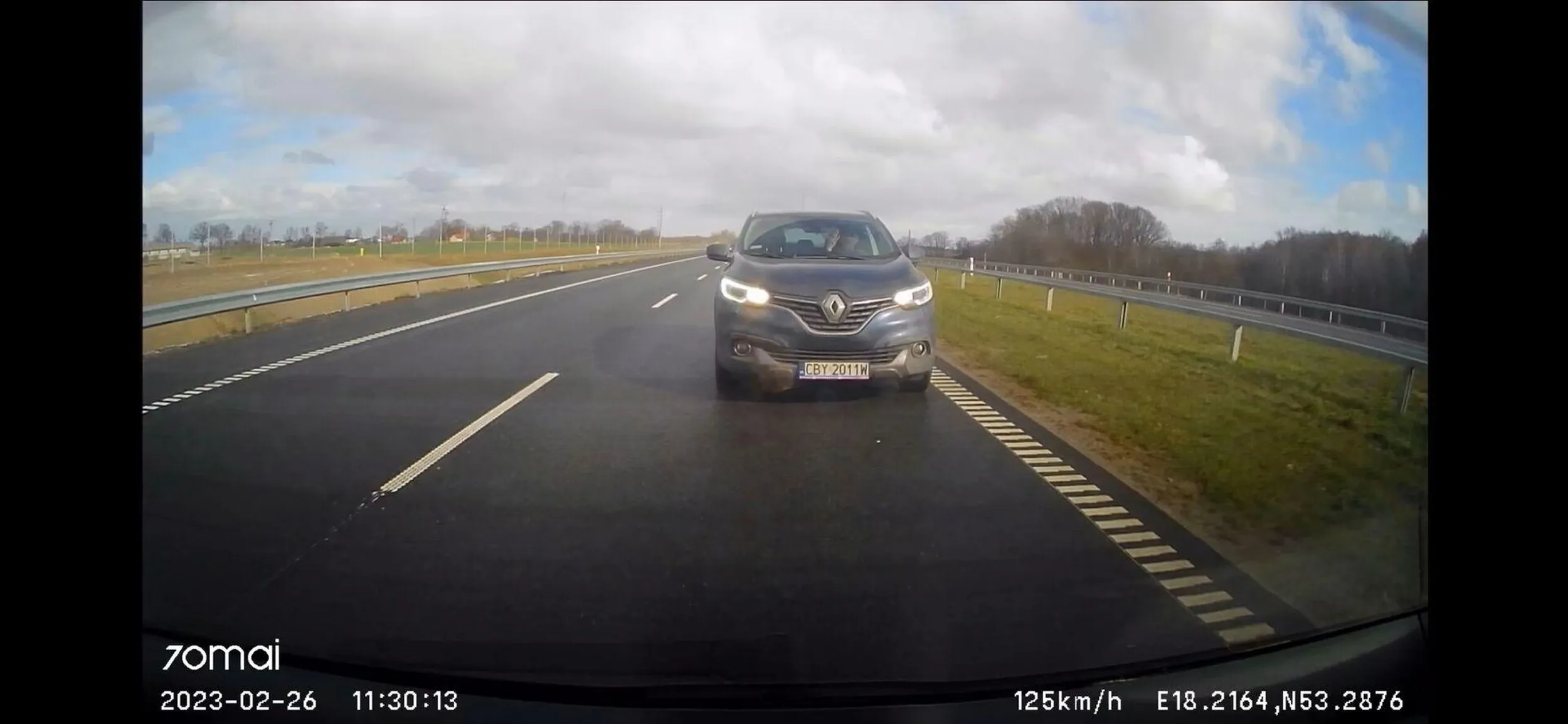 Wariat na S5 jeździ z nadmierna prędkością i spycha innych prawidłowo jeżdżących kierowców.