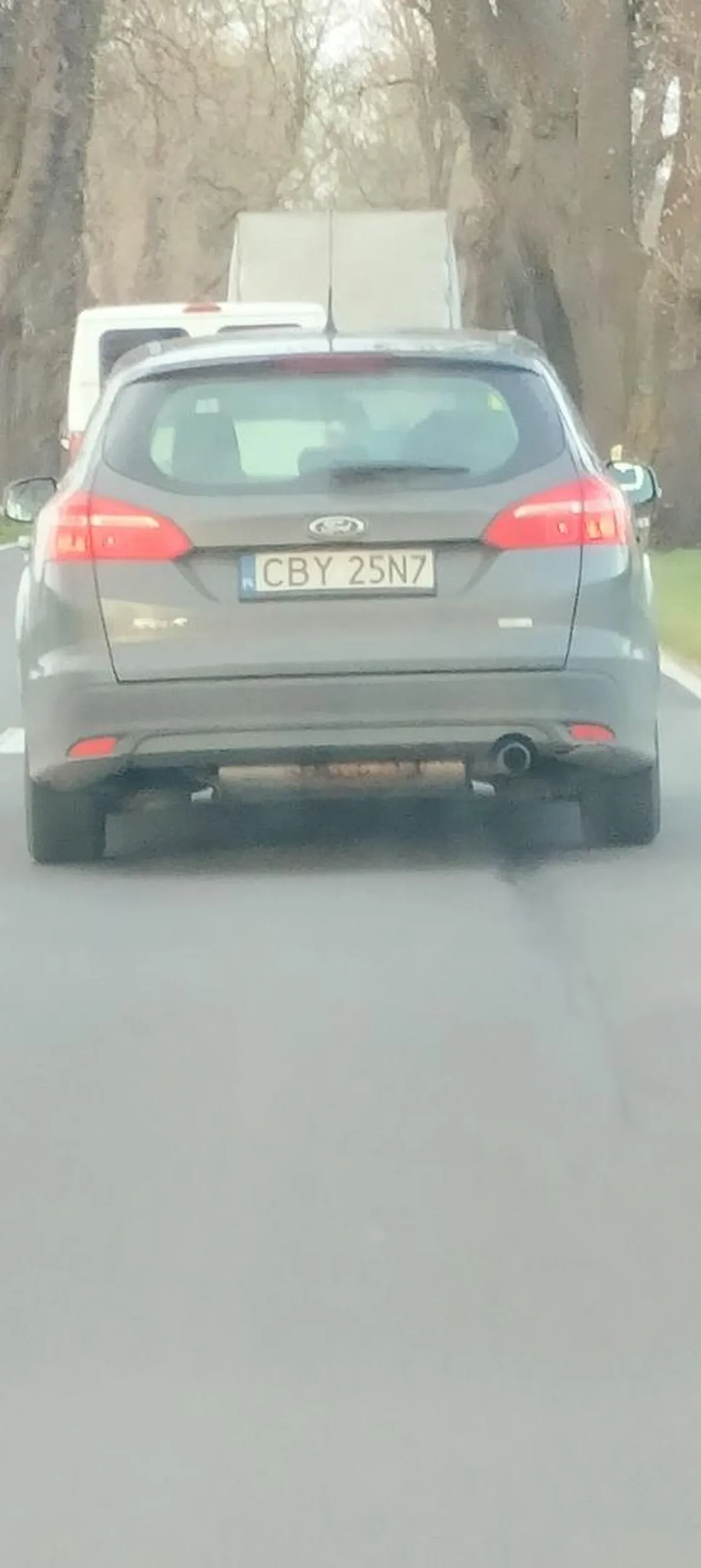 Nieoznakowany ford focus