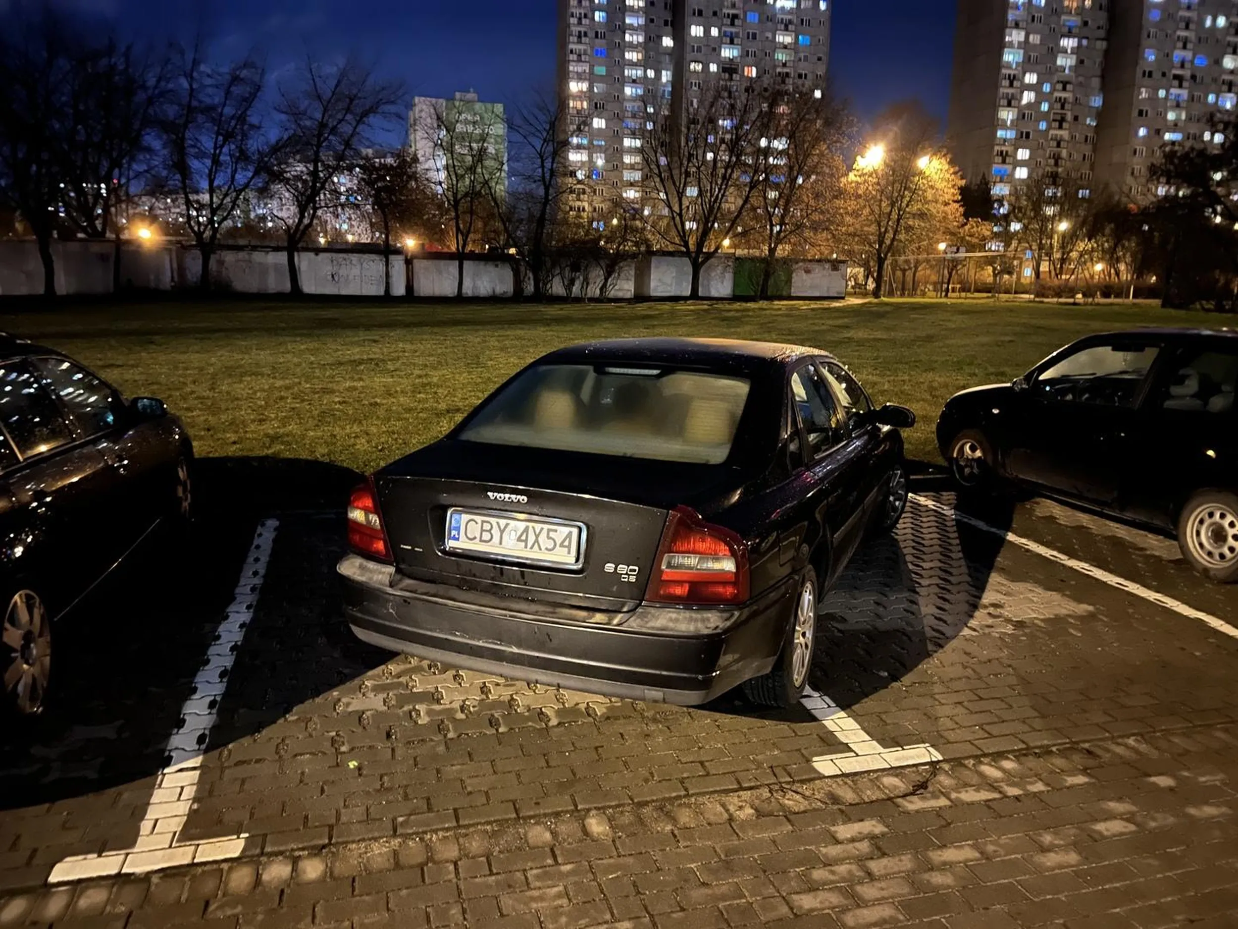 Mistrz parkowania na dwóch miejscach ?