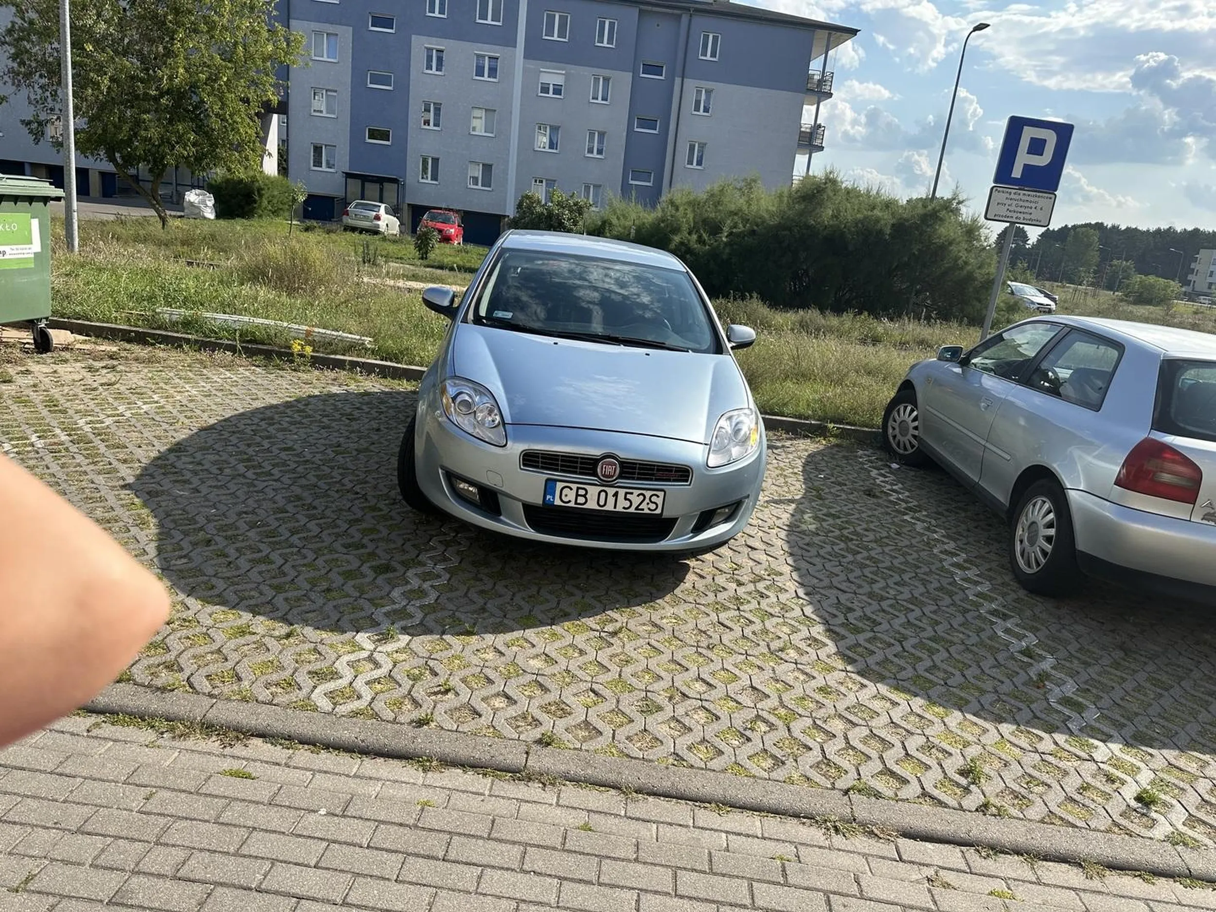 Nawet tajniaki nie umieją prosto tyłem zaparkować żenada