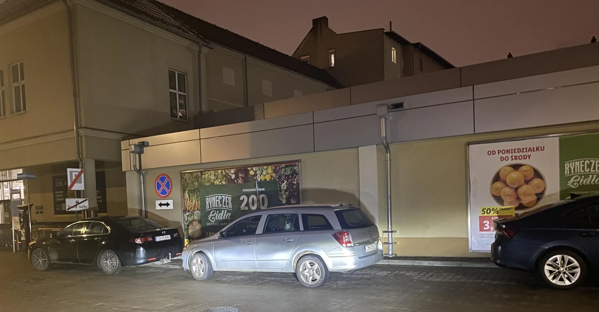 Blokowanie wyjazdu w lidlu. Bardzo słaba znajomość znaków