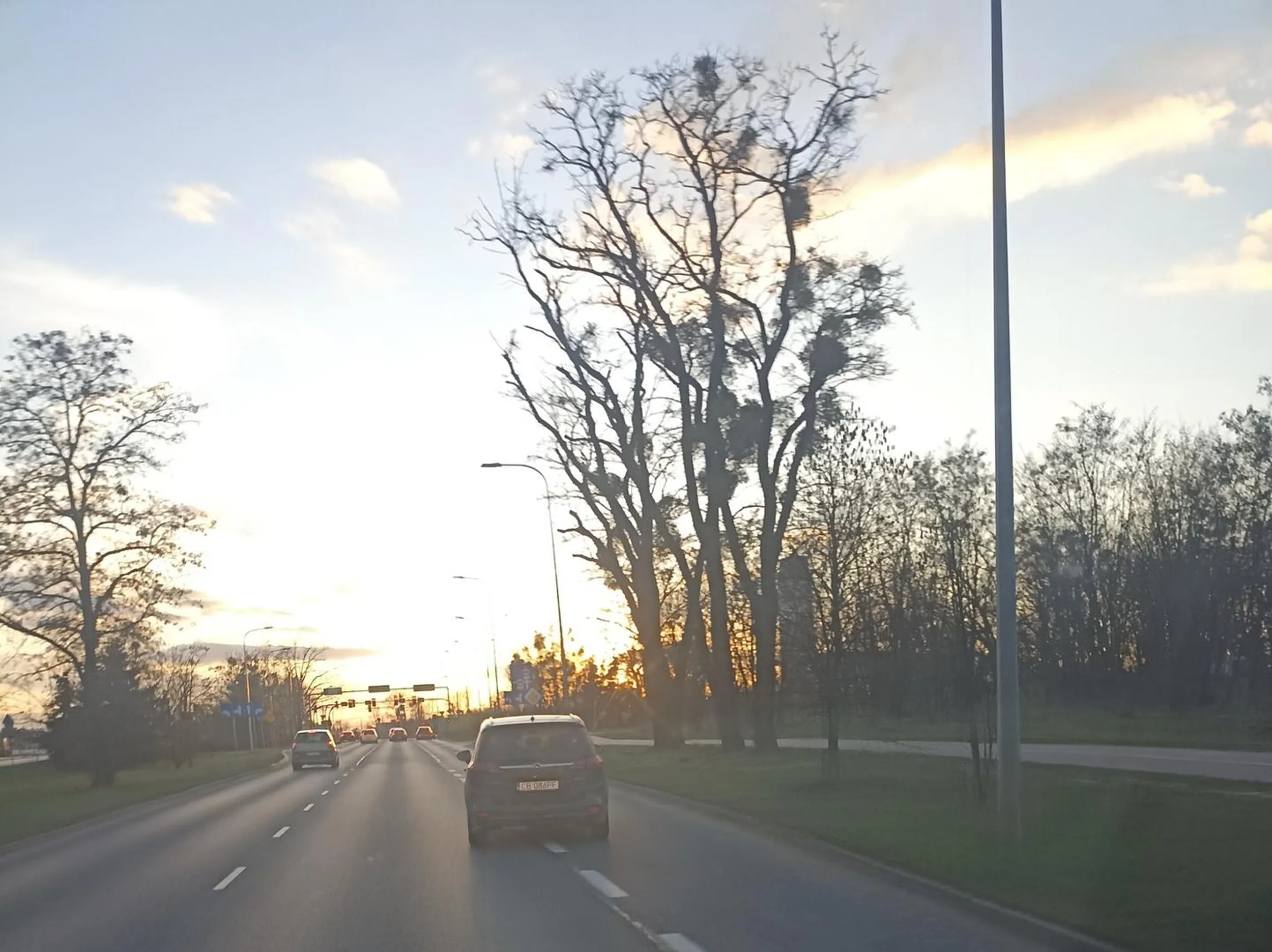 Zajeżdżanie i hamowanie przed maską... Chyba ktoś chciał odszkodowanie wymusić...