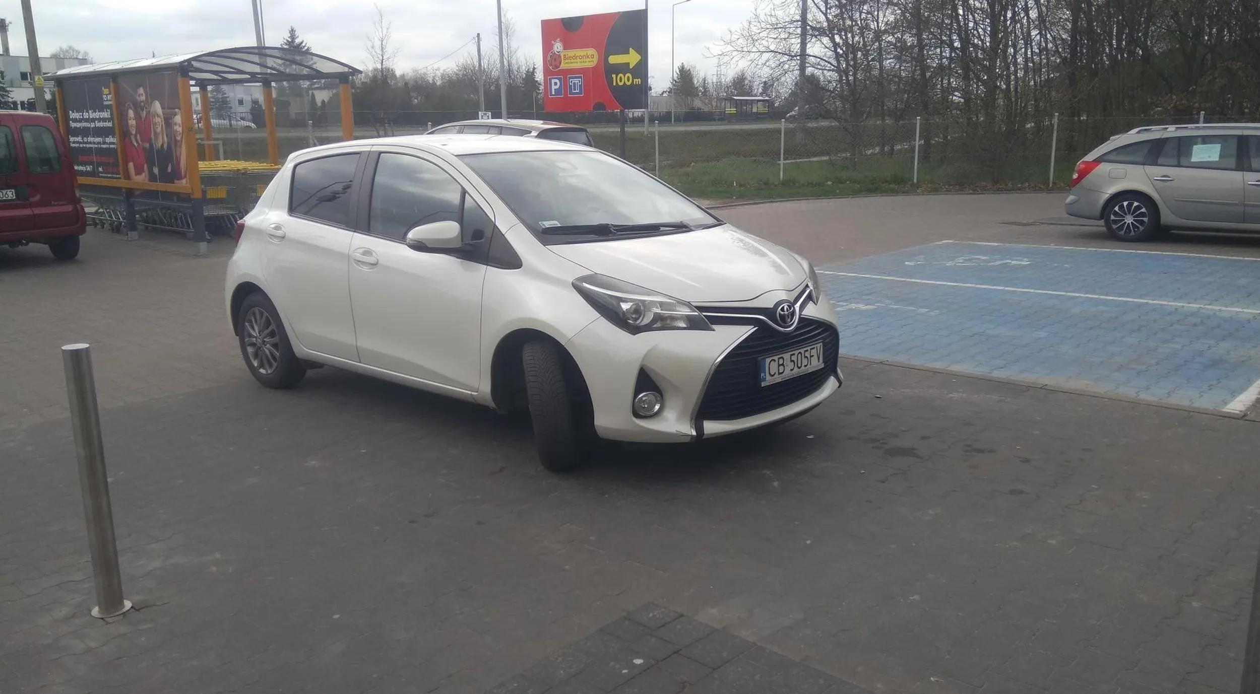 to nie jest miejsce parkingowe! stań jeszcze bardziej na środku