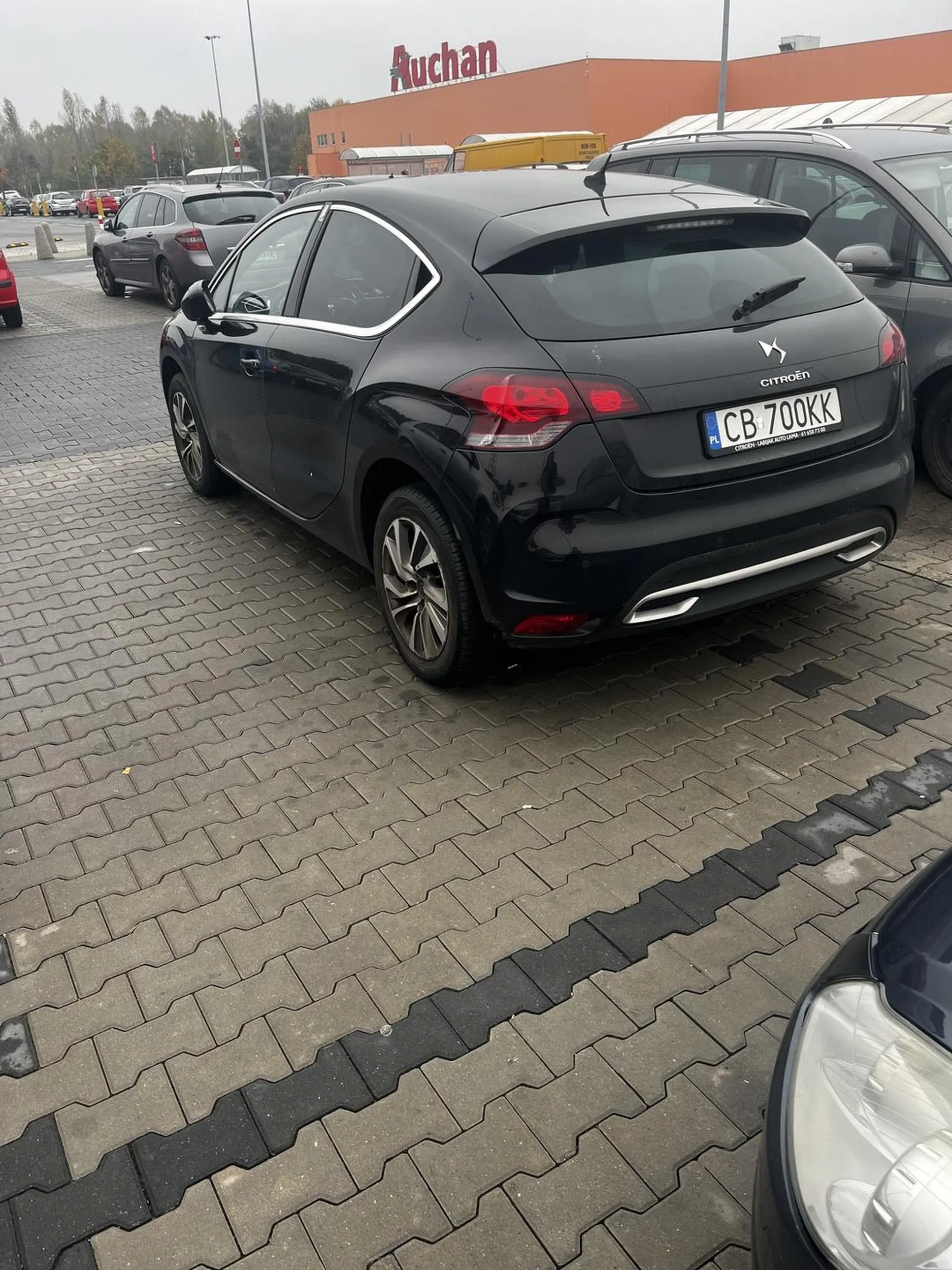 Naucz się typie parkować a potem wyjeżdżaj na ulice xDD