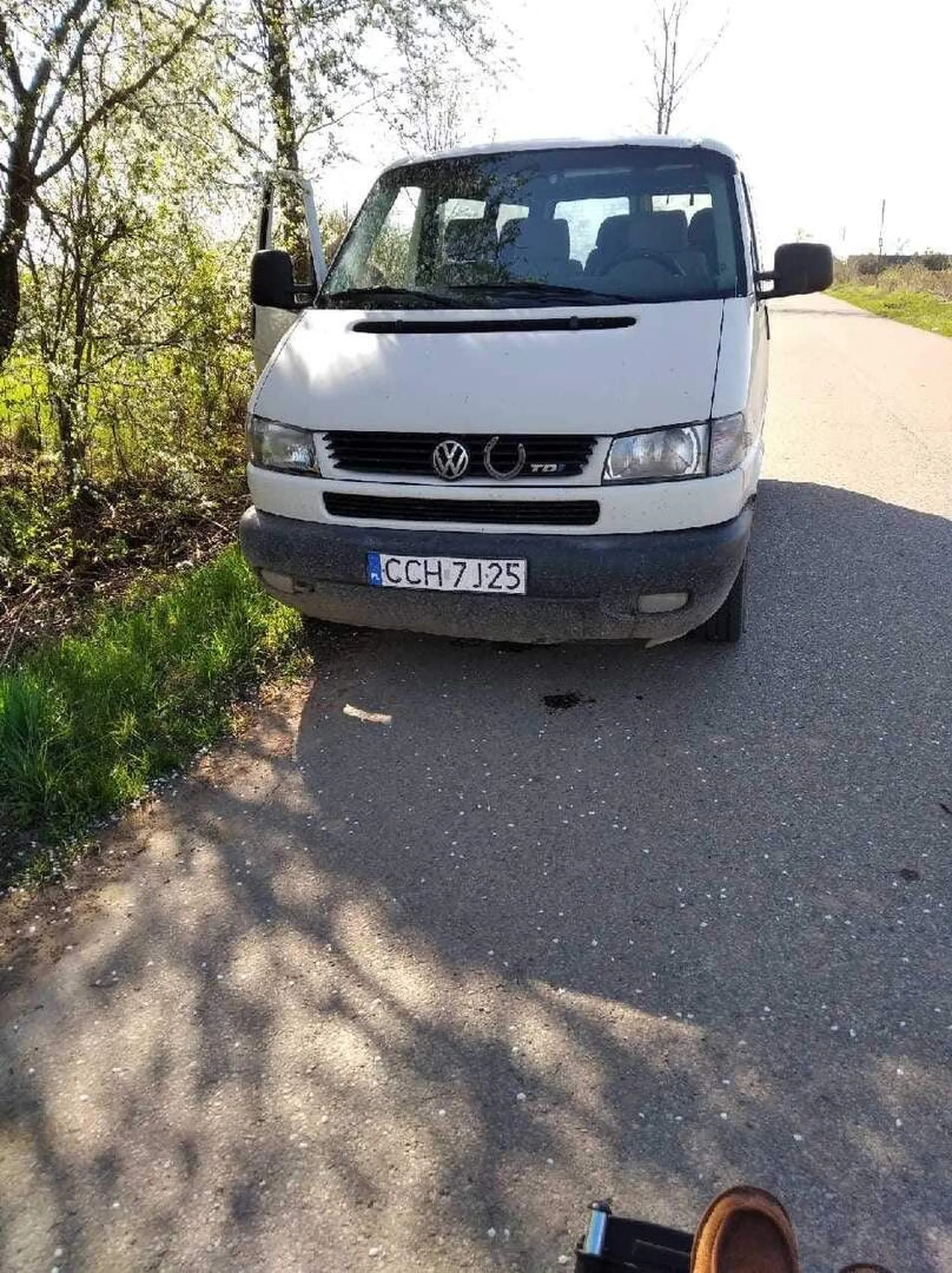 UWAGA, Osoby z Tego Busa zostały przyłapane na kradzieży w powiecie Augustowskim, uważajcie na nich jeżdżą obok posesji i uważanie sie przyglądają, Biały Bus volkswagen starszej generacji